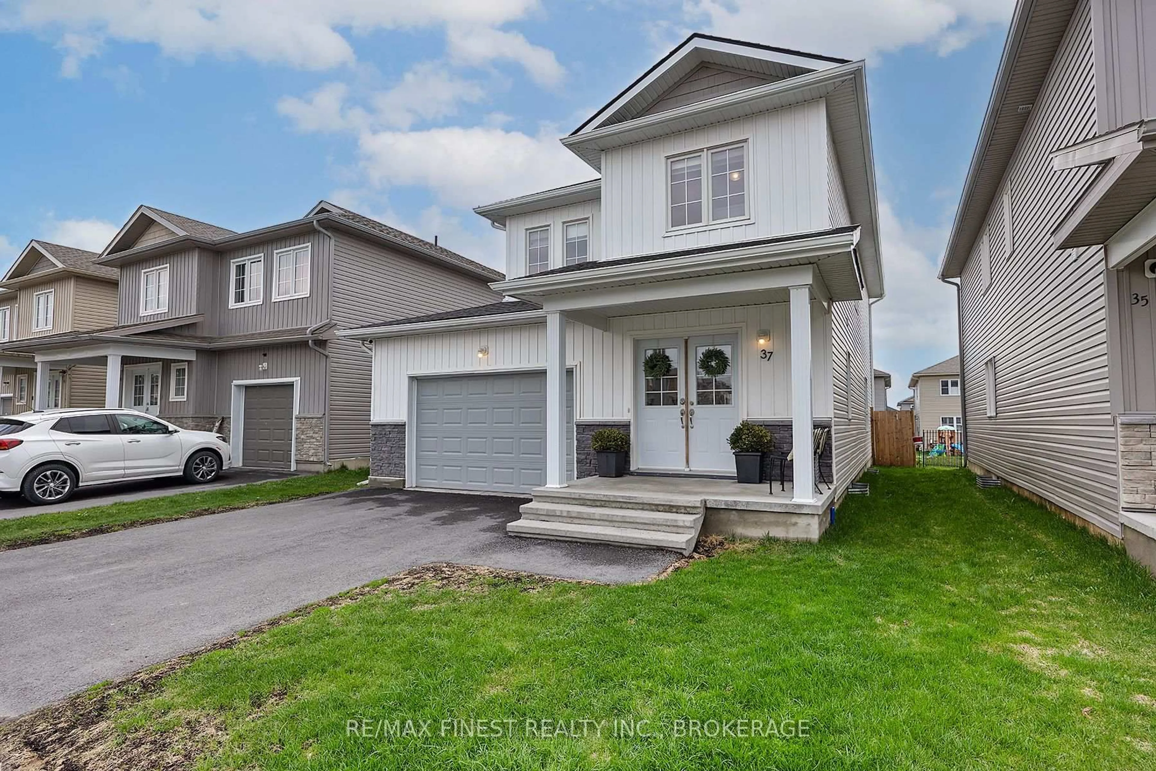 Home with vinyl exterior material, street for 37 Brennan Cres, Bissett Creek Ontario K0H 2H0