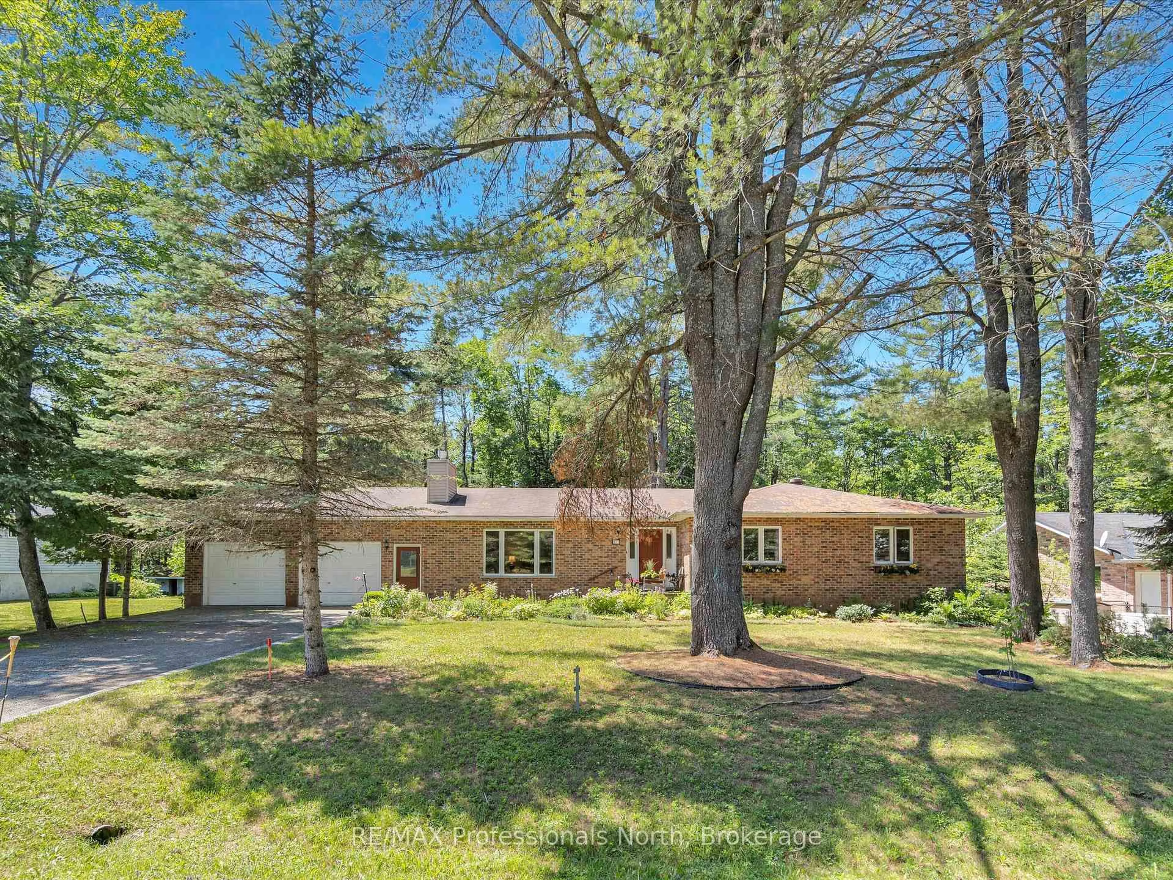 A pic from outside/outdoor area/front of a property/back of a property/a pic from drone, forest/trees view for 113 Glendale Rd, Bracebridge Ontario P1L 1A7