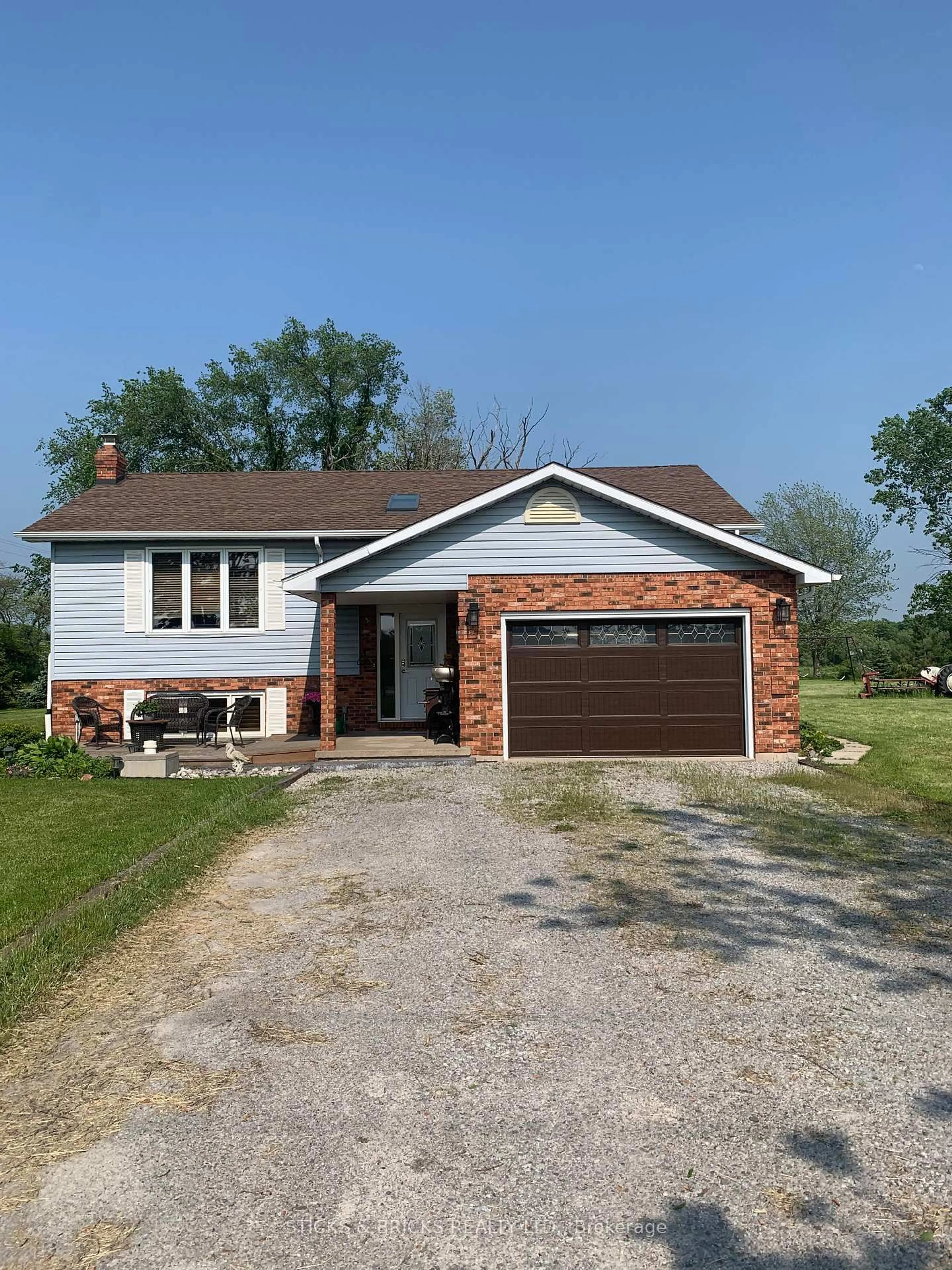 Home with brick exterior material, street for 994 Moyer Rd, Welland Ontario L0S 1K0