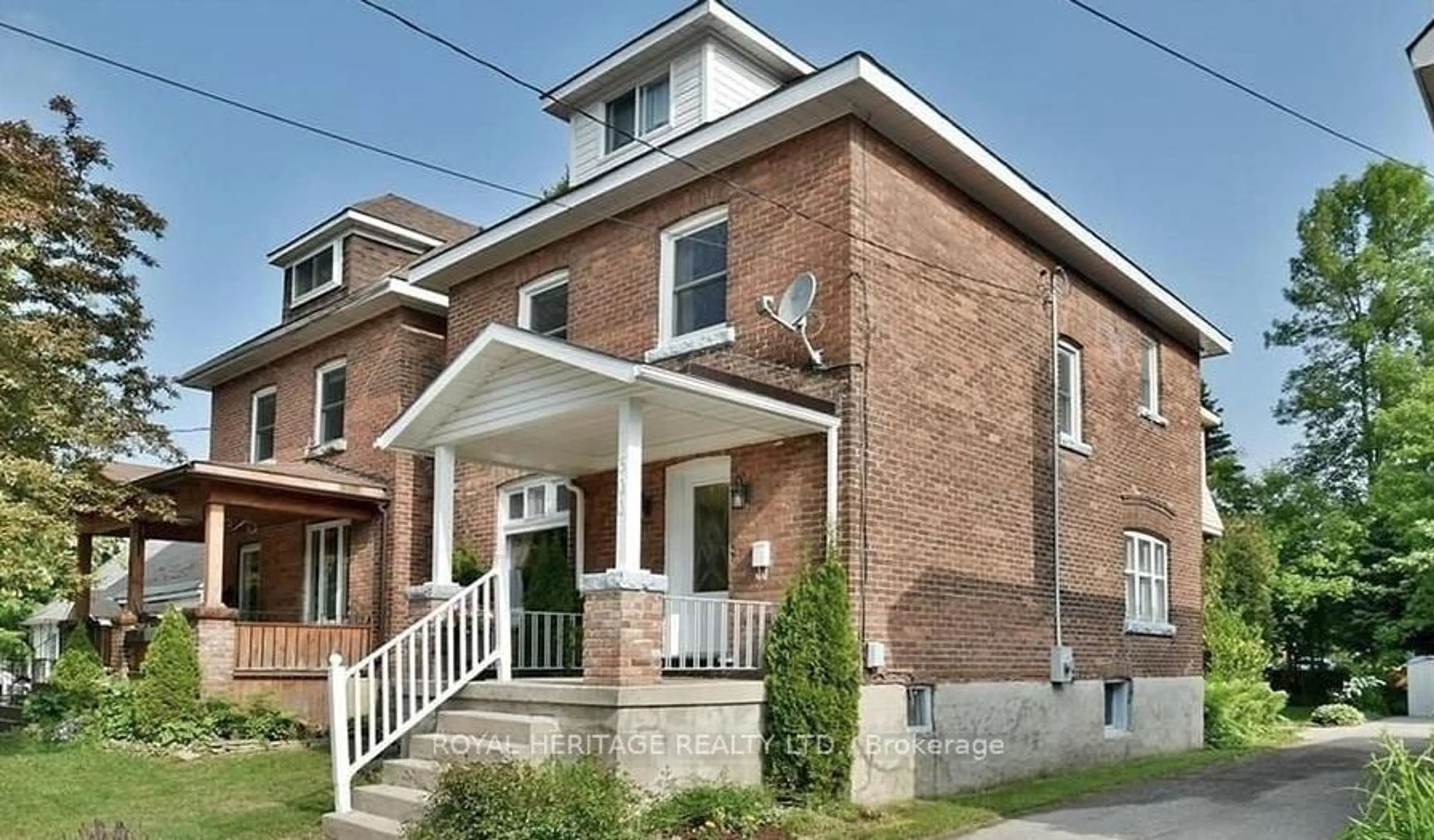 Home with brick exterior material, street for 300 13th St, Owen Sound Ontario N4K 3W6