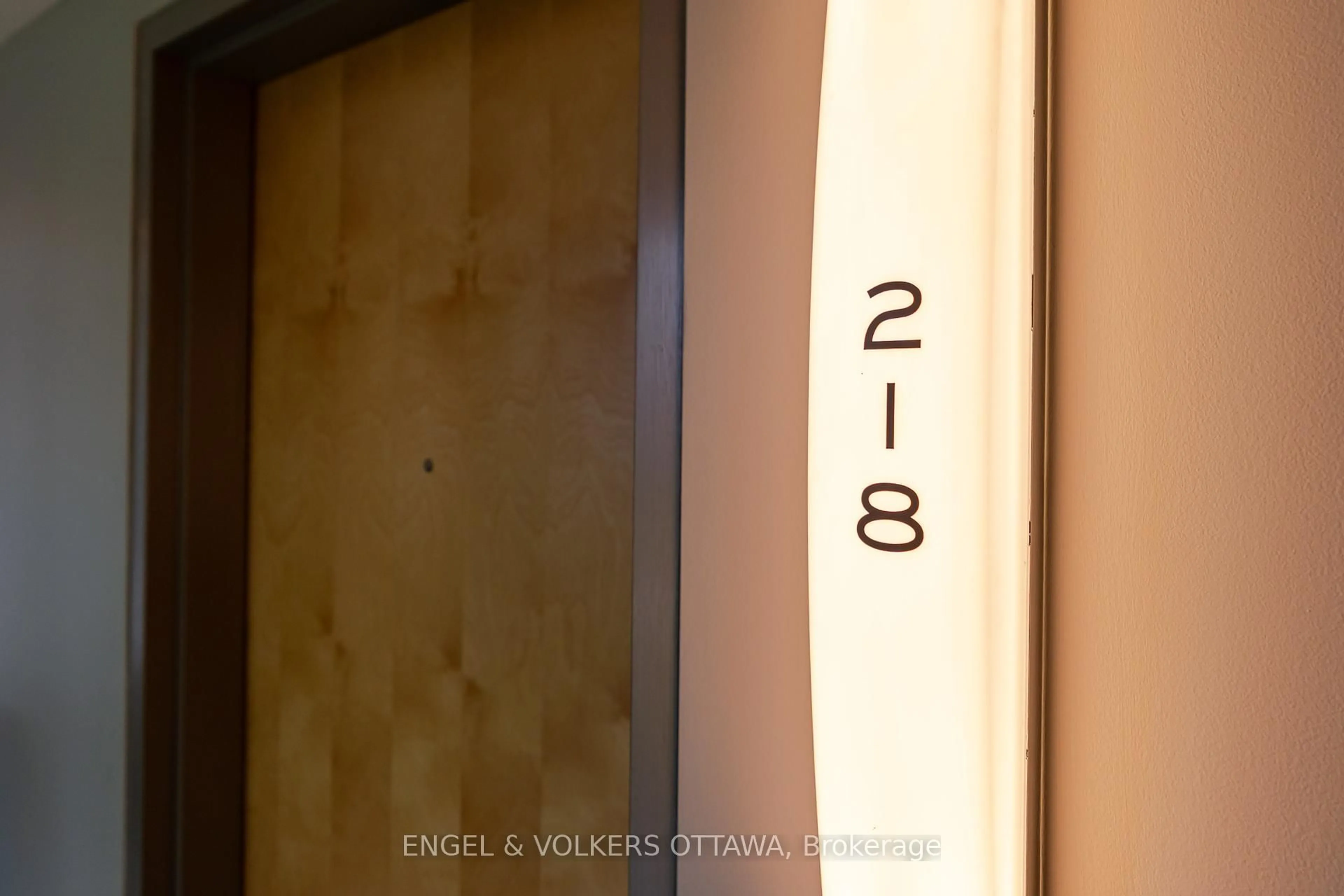 Indoor foyer for 197 lisgar St #218, Ottawa Ontario K2P 0C3