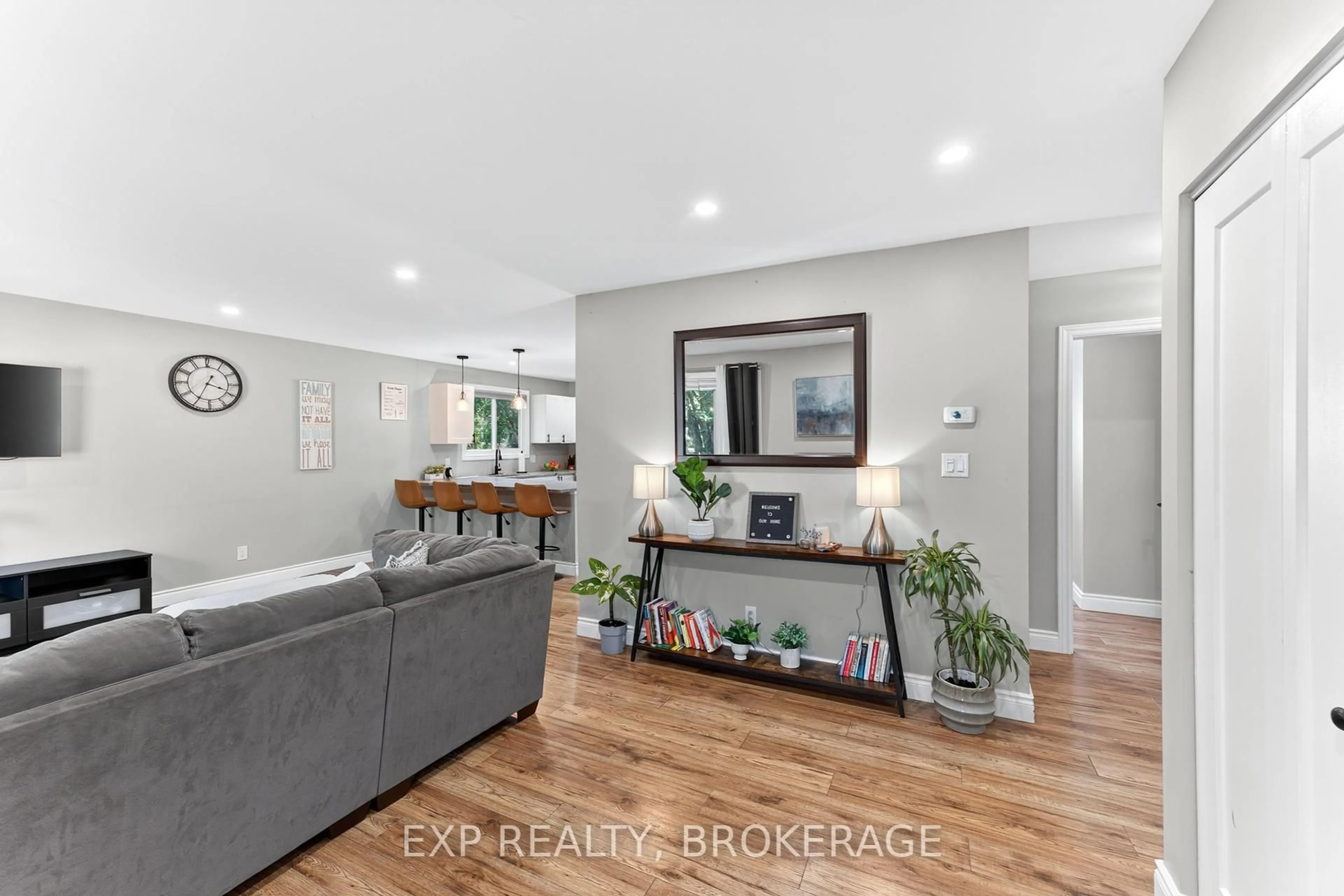 Living room with furniture, wood/laminate floor for 1284 WAVERLEY Cres, Kingston Ontario K7M 6J6