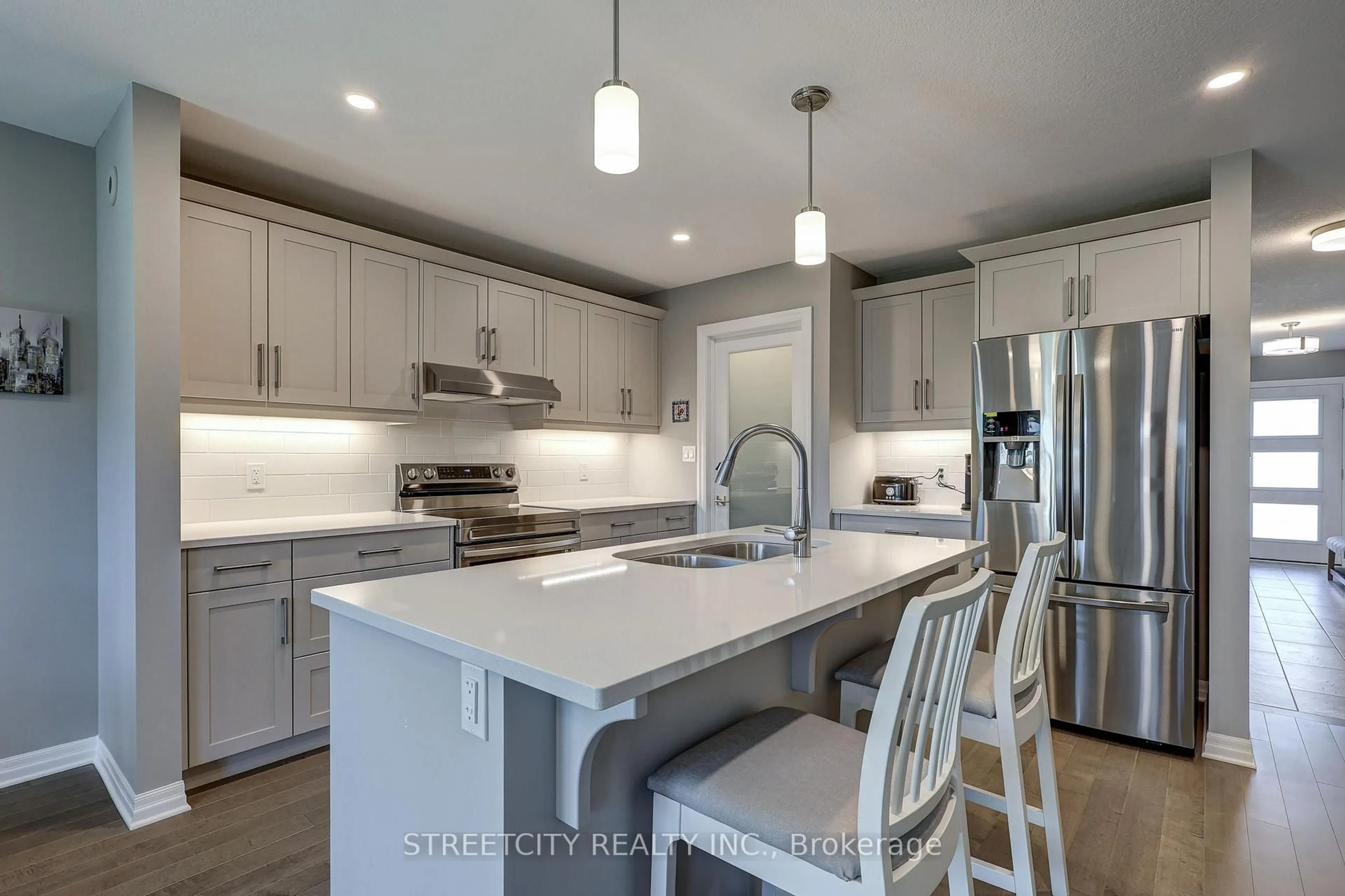 Open concept kitchen, unknown for 21 Feathers Crossing, St. Thomas Ontario N5R 0M4