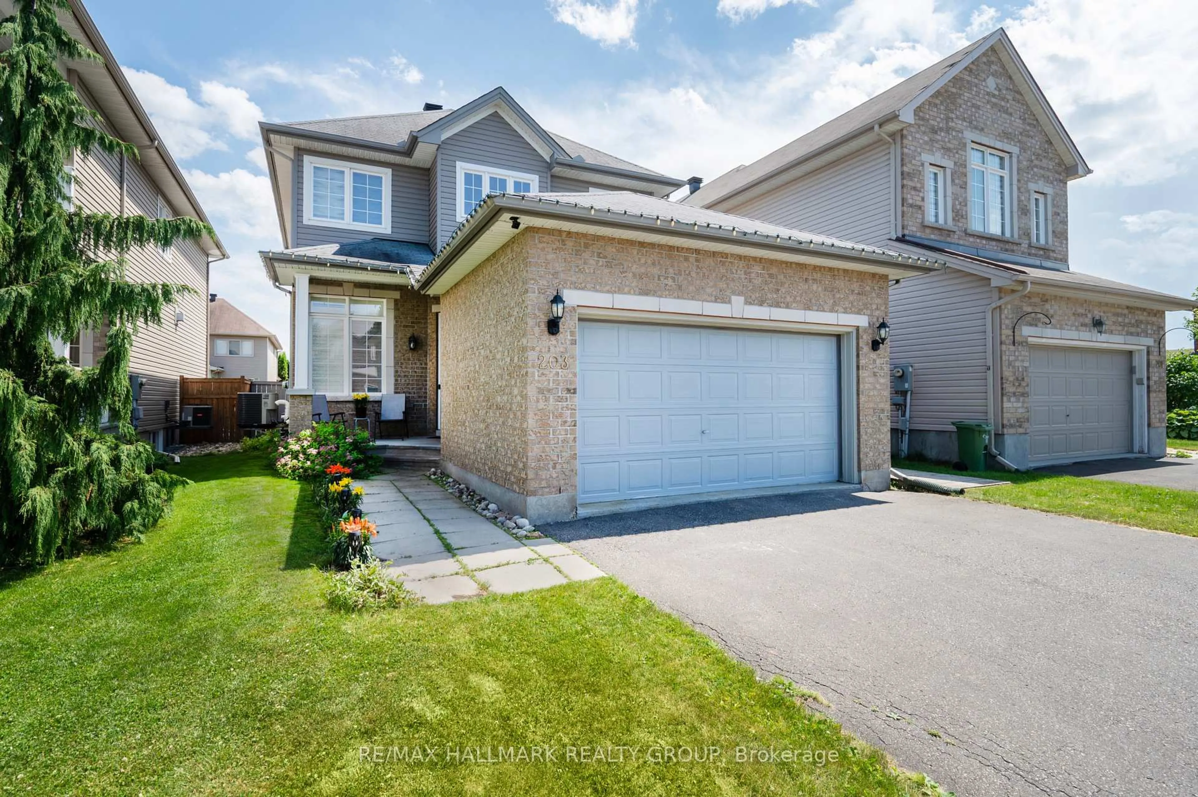 A pic from outside/outdoor area/front of a property/back of a property/a pic from drone, street for 203 Black Sage Cres, Ottawa Ontario K1V 2J7