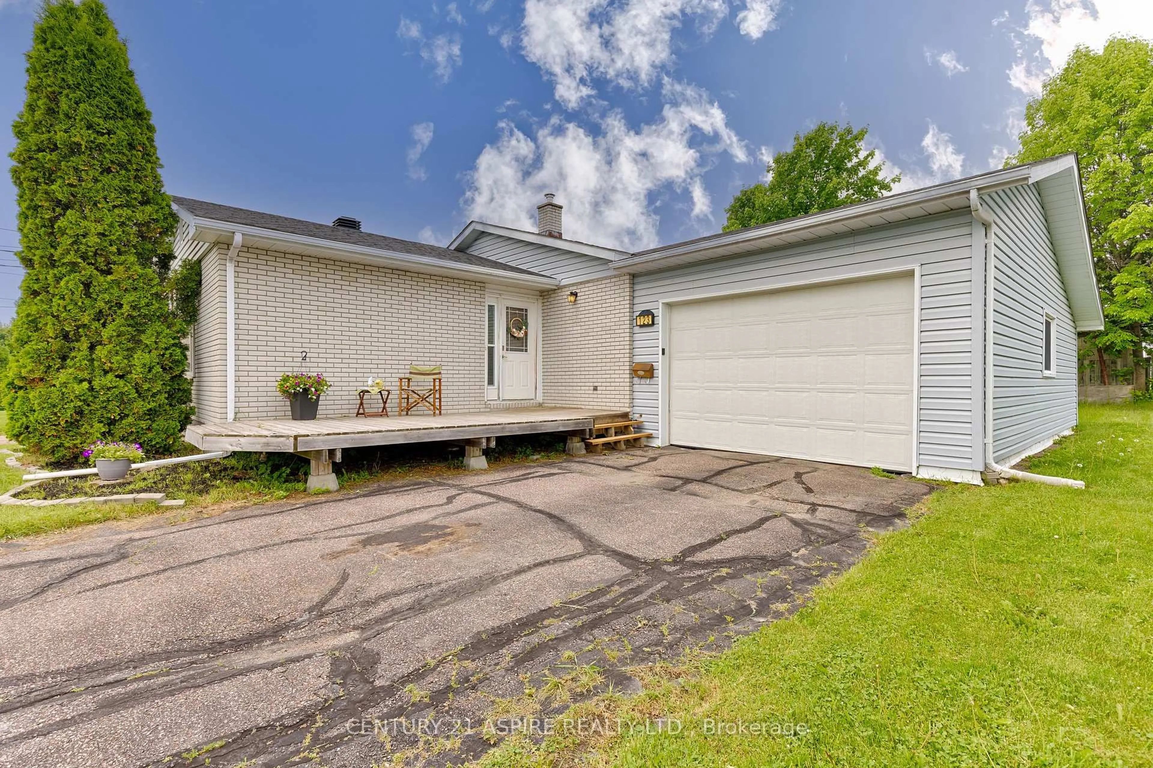 Unknown for 123 Ellis Ave, Pembroke Ontario K8A 2H7