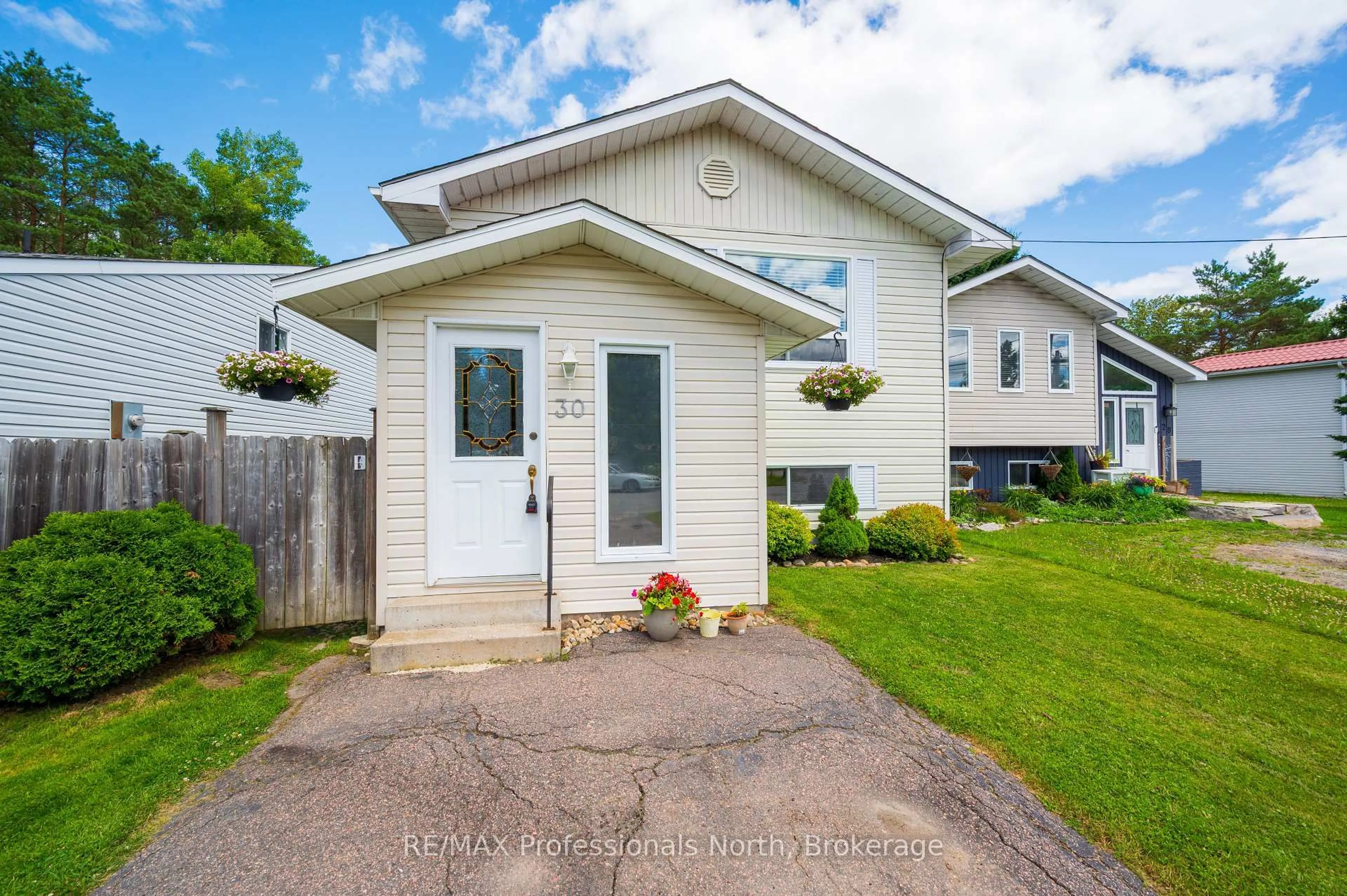 Home with vinyl exterior material, street for 30 Sabrina Park Dr, Huntsville Ontario P1H 1L8