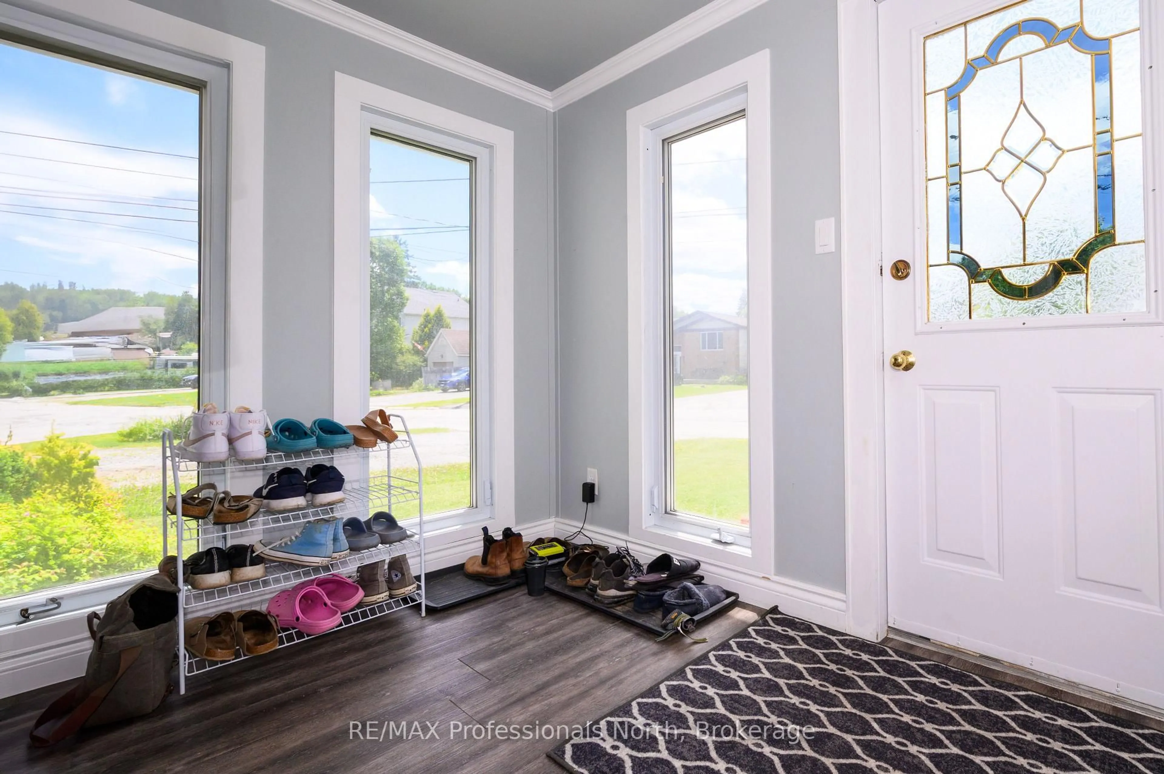 Indoor entryway for 30 Sabrina Park Dr, Huntsville Ontario P1H 1L8