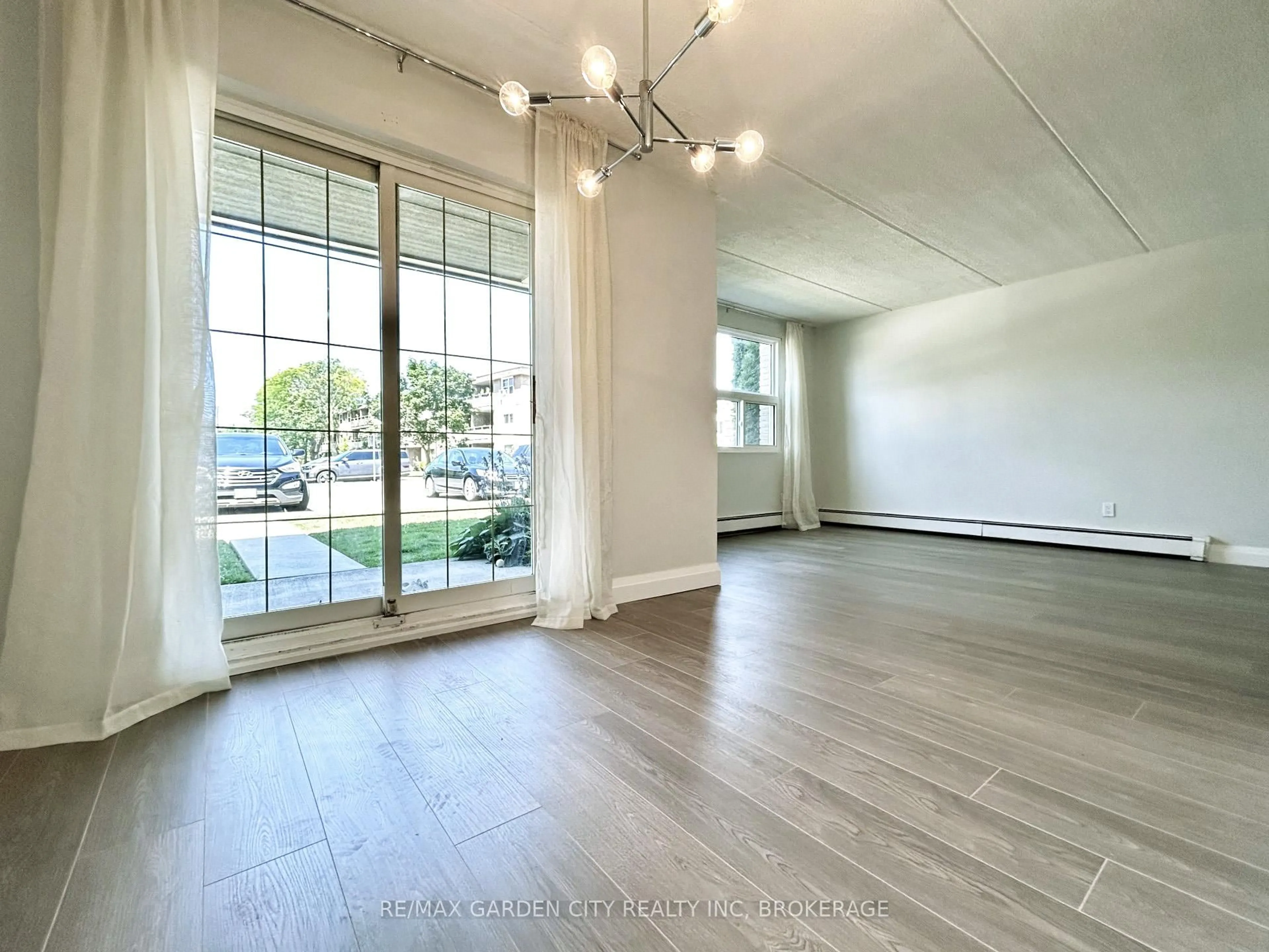 Indoor foyer for 41 rykert St #311, St. Catharines Ontario L2S 3A4