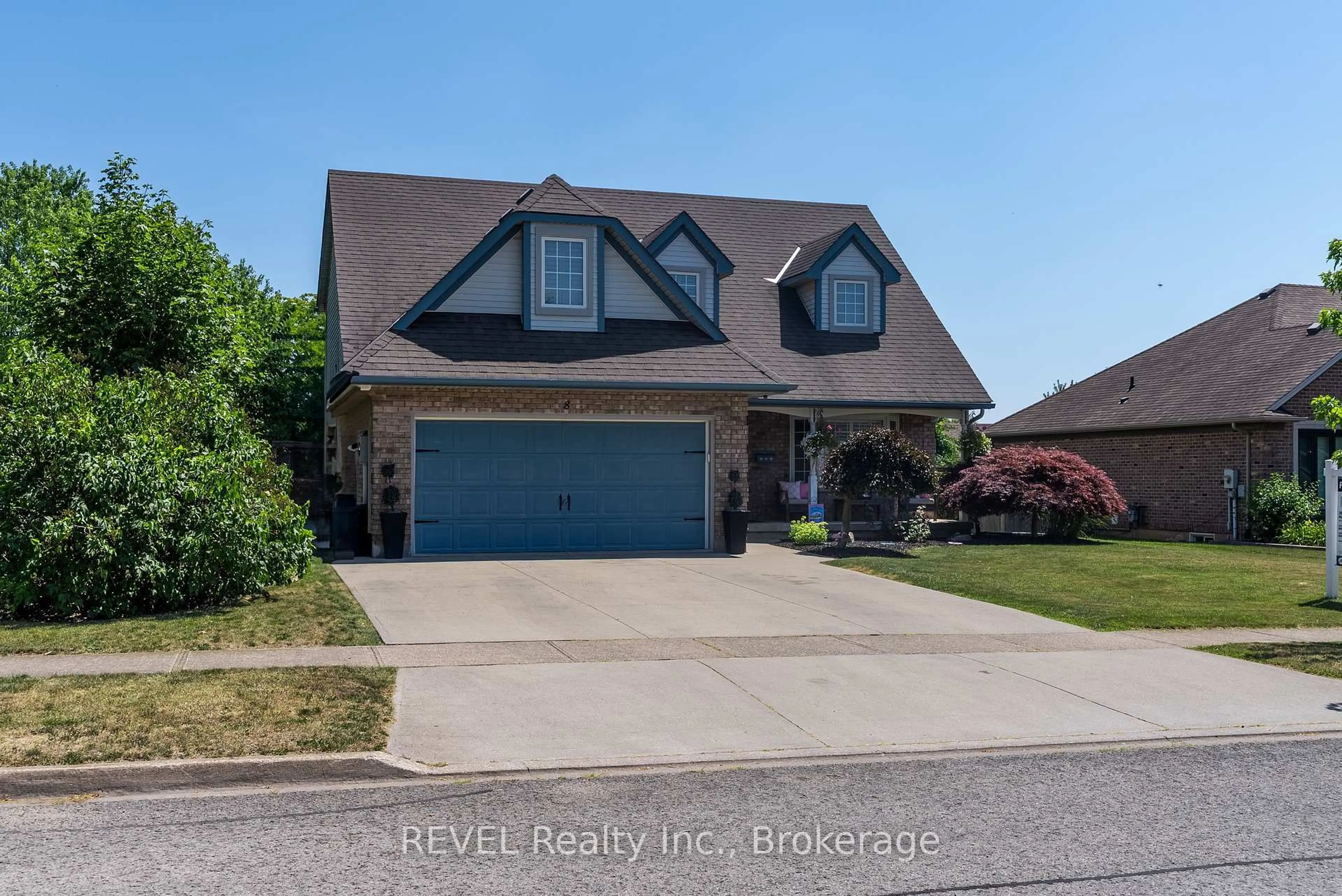 Home with vinyl exterior material, street for 8 Virginia St, Welland Ontario L3C 7A5