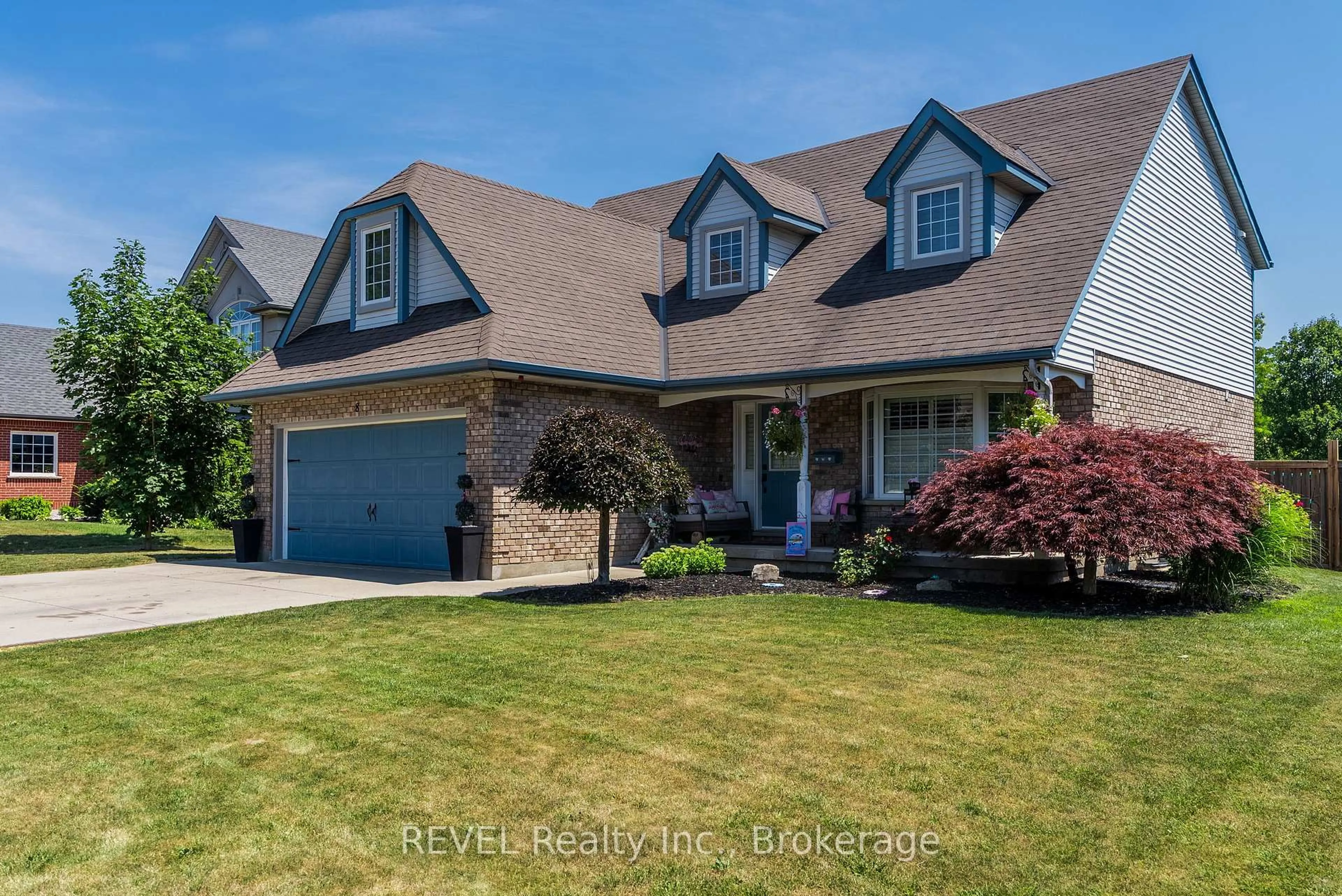Home with vinyl exterior material, street for 8 Virginia St, Welland Ontario L3C 7A5