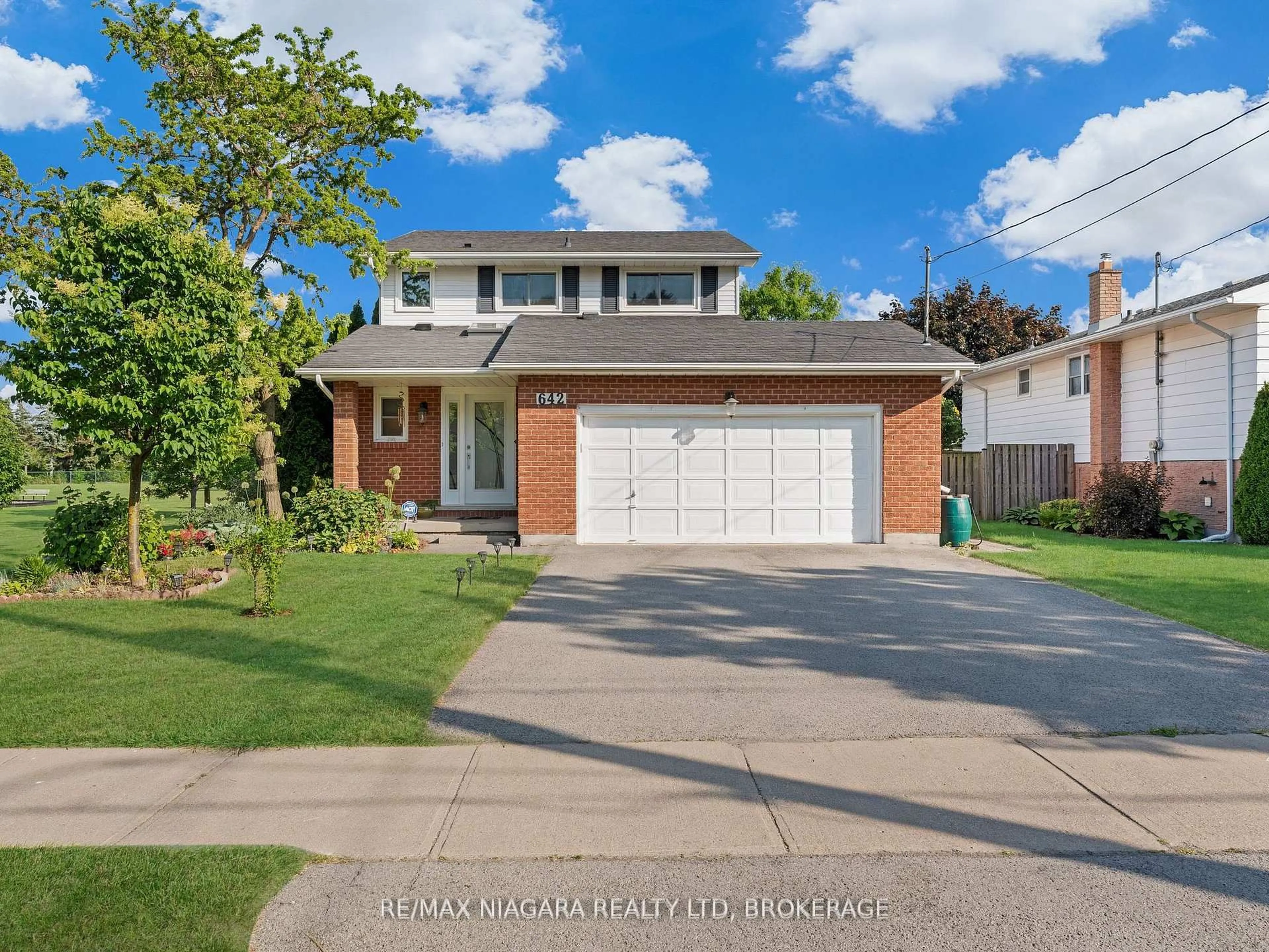 Home with brick exterior material, street for 642 Carlton St, St. Catharines Ontario L2M 4Y5