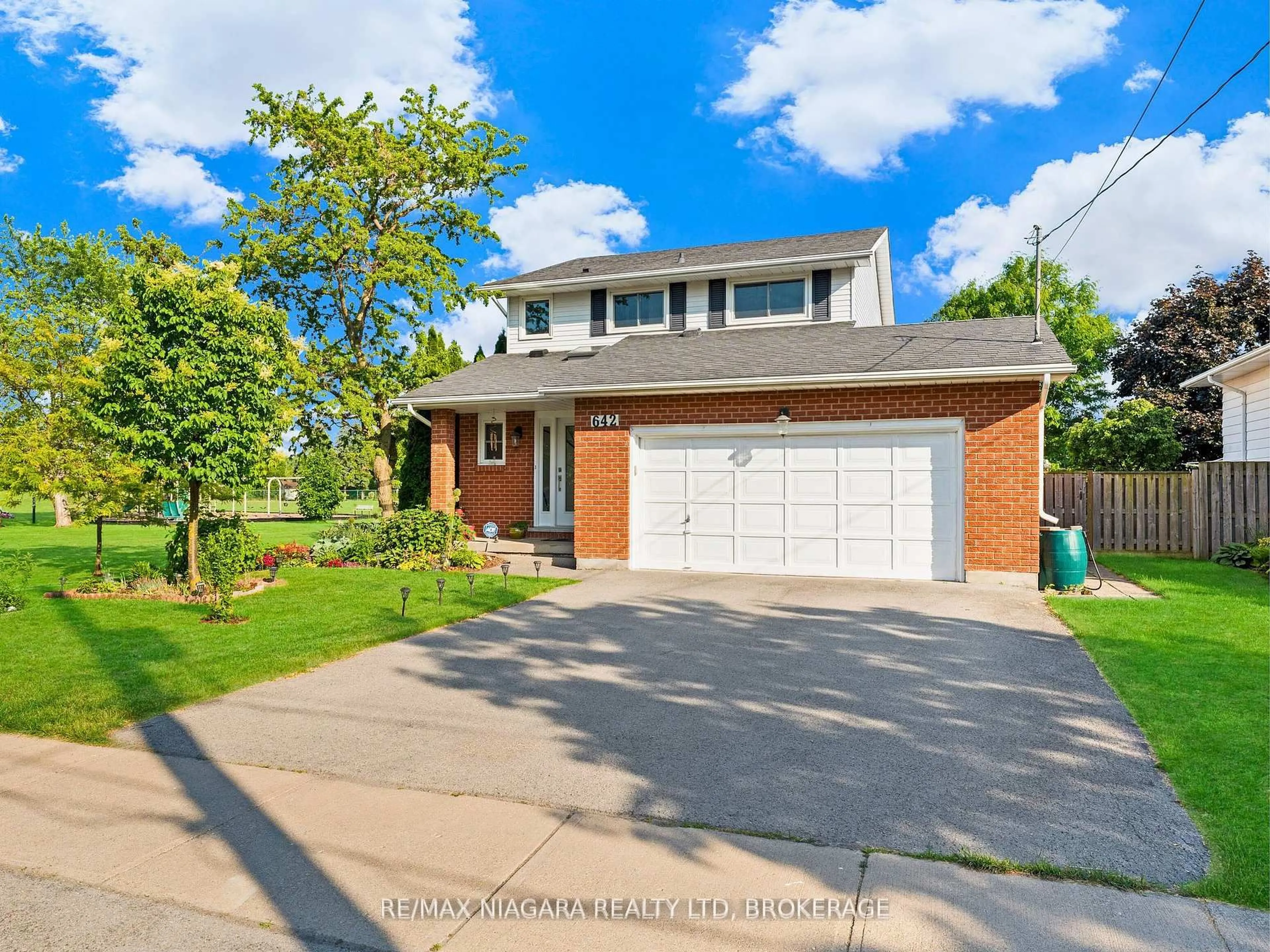 Home with brick exterior material, street for 642 Carlton St, St. Catharines Ontario L2M 4Y5