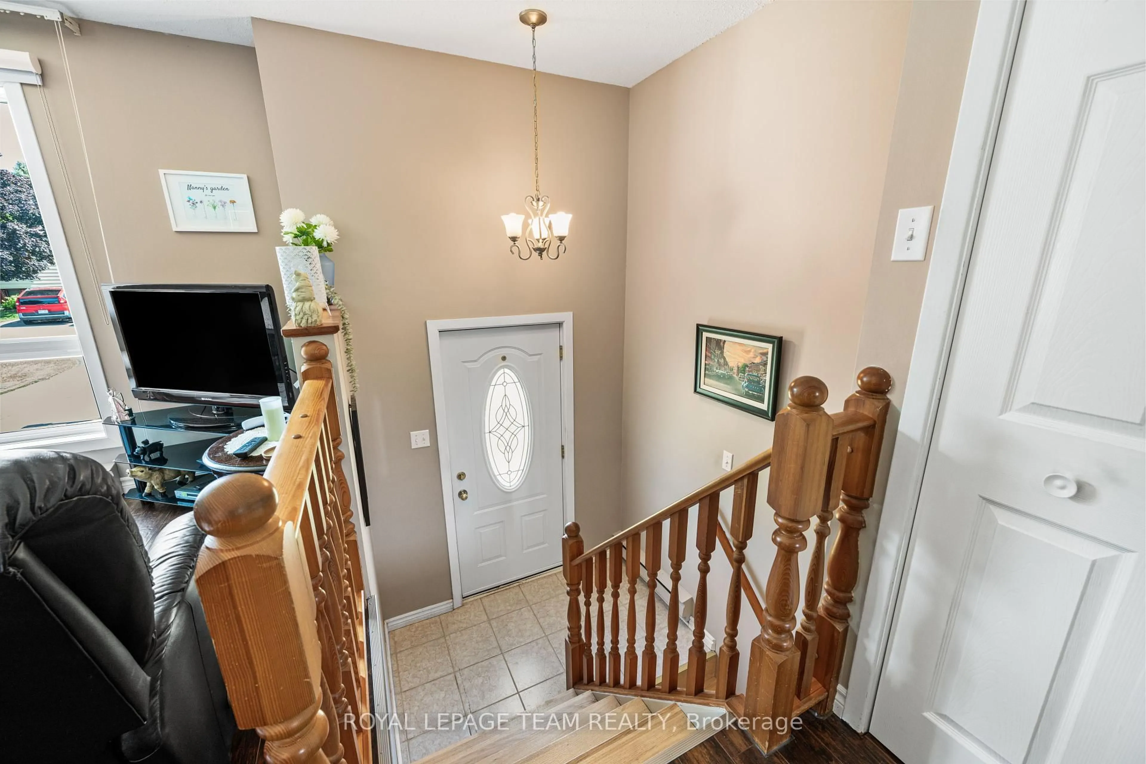 Indoor entryway for 4 Dowdall Cres, Stittsville Ontario K2S 1V1