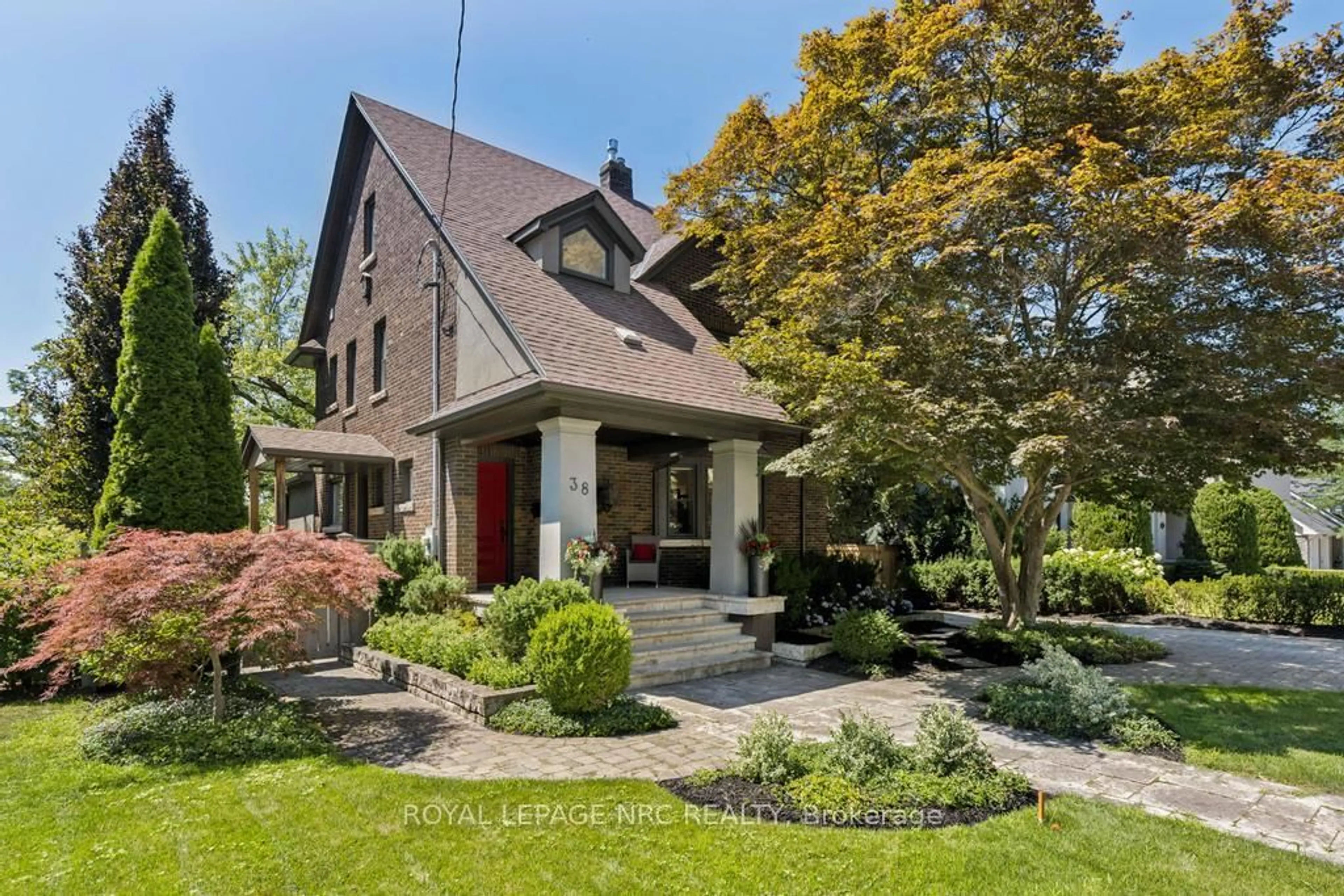 Home with brick exterior material, street for 38 Hillcrest Ave, St. Catharines Ontario L2R 4Y1