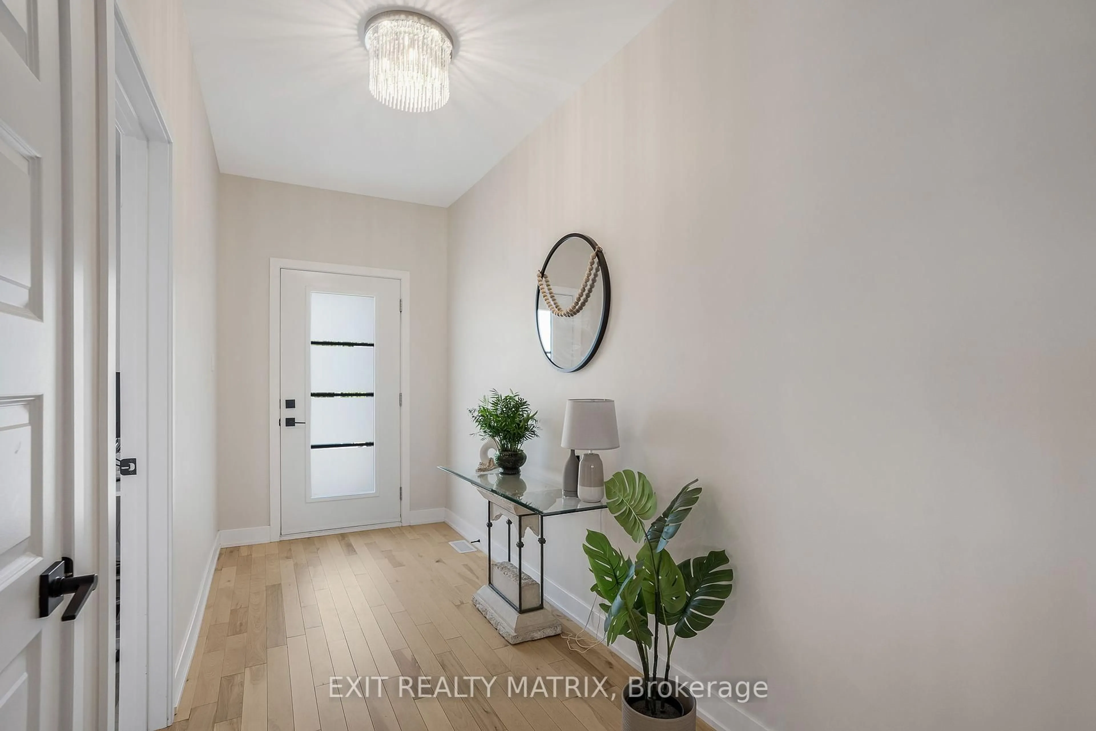 Indoor entryway for 9 SARAH St, Casselman Ontario K0A 1M0