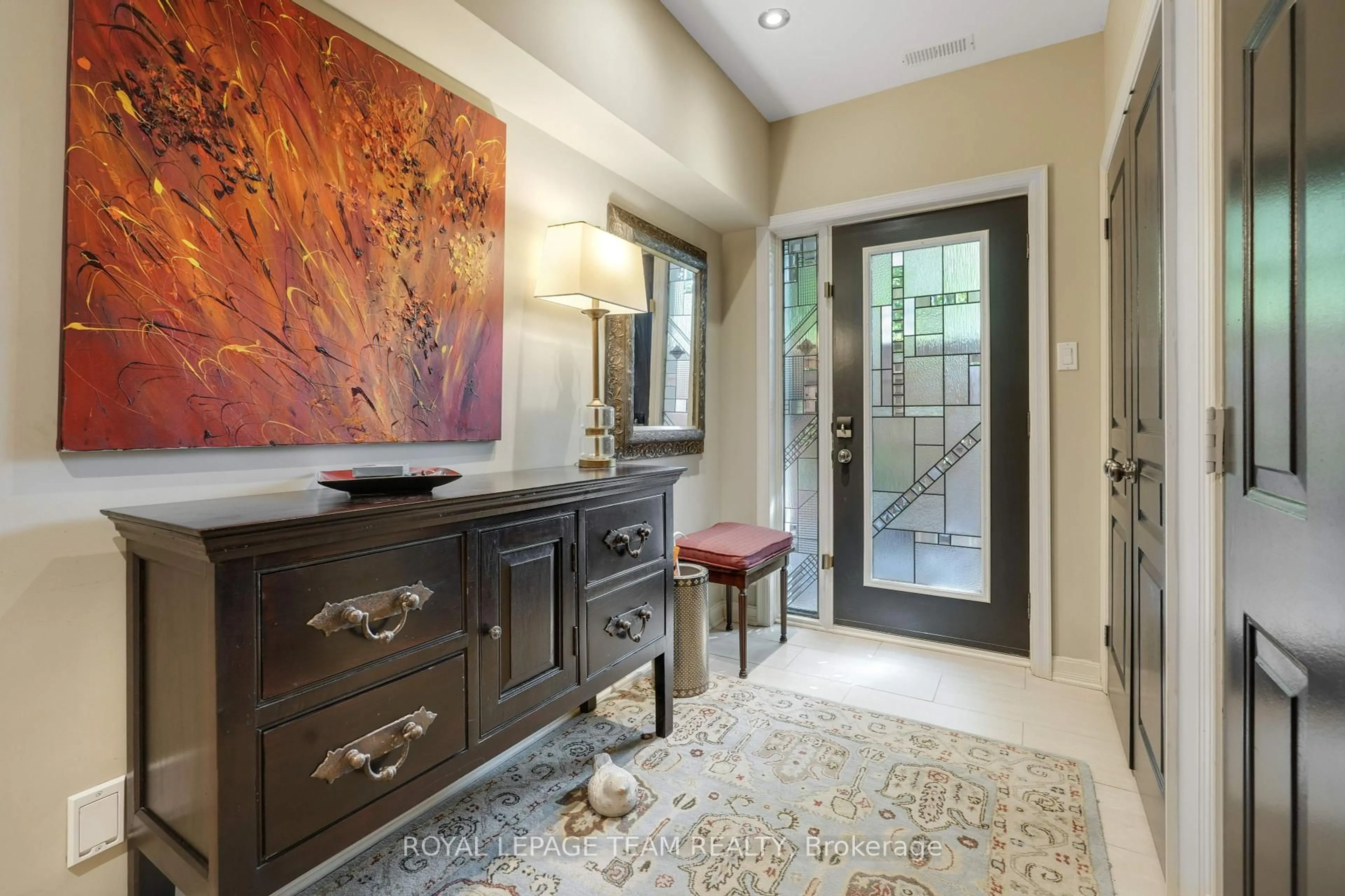 Indoor entryway for 201 CLEARVIEW Ave, Ottawa Ontario K1Z 1A8
