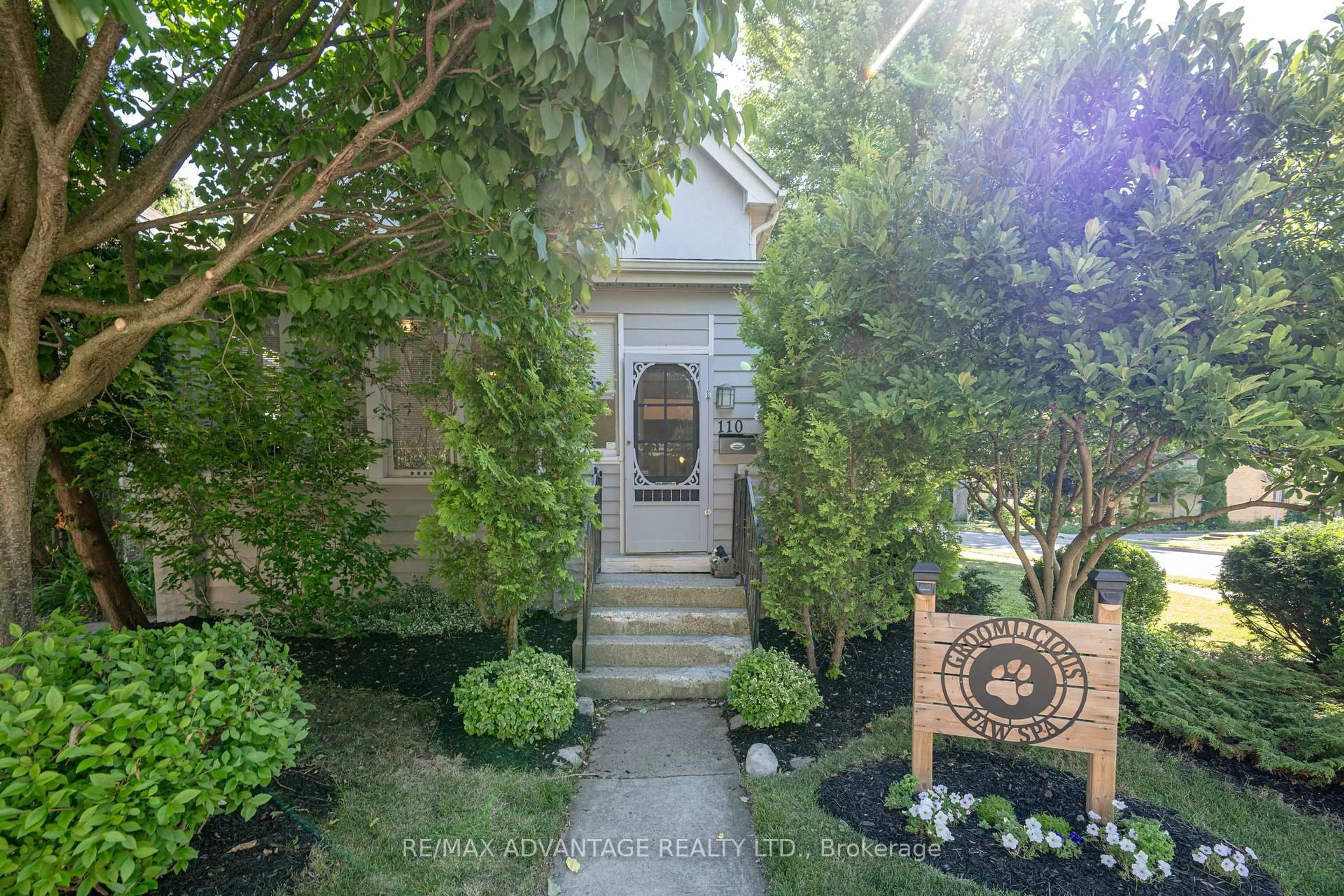 Indoor entryway for 110 Marley Pl, London South Ontario N6C 1S8