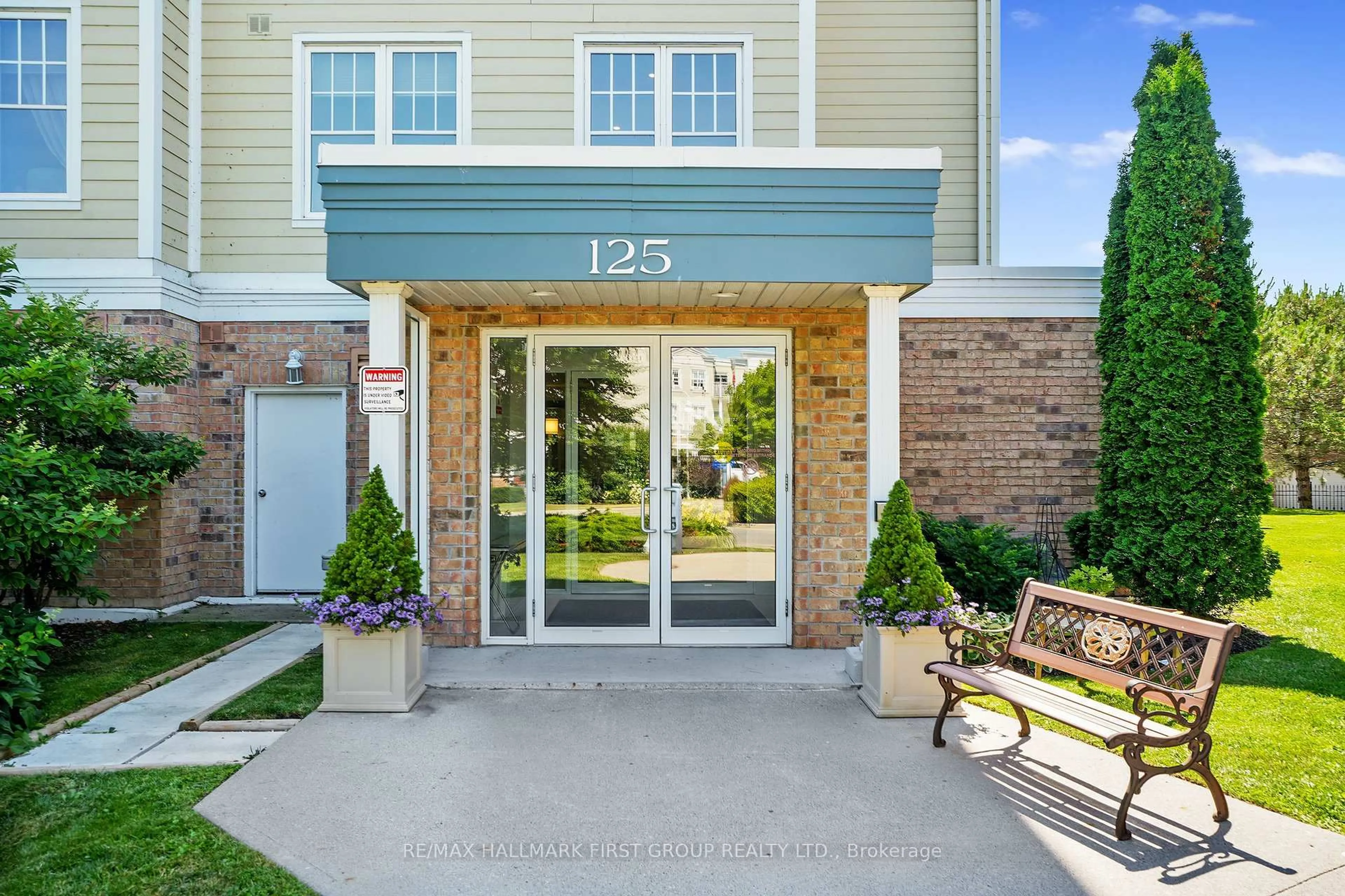 Indoor entryway for 125 Third St #103, Cobourg Ontario K9A 5W9