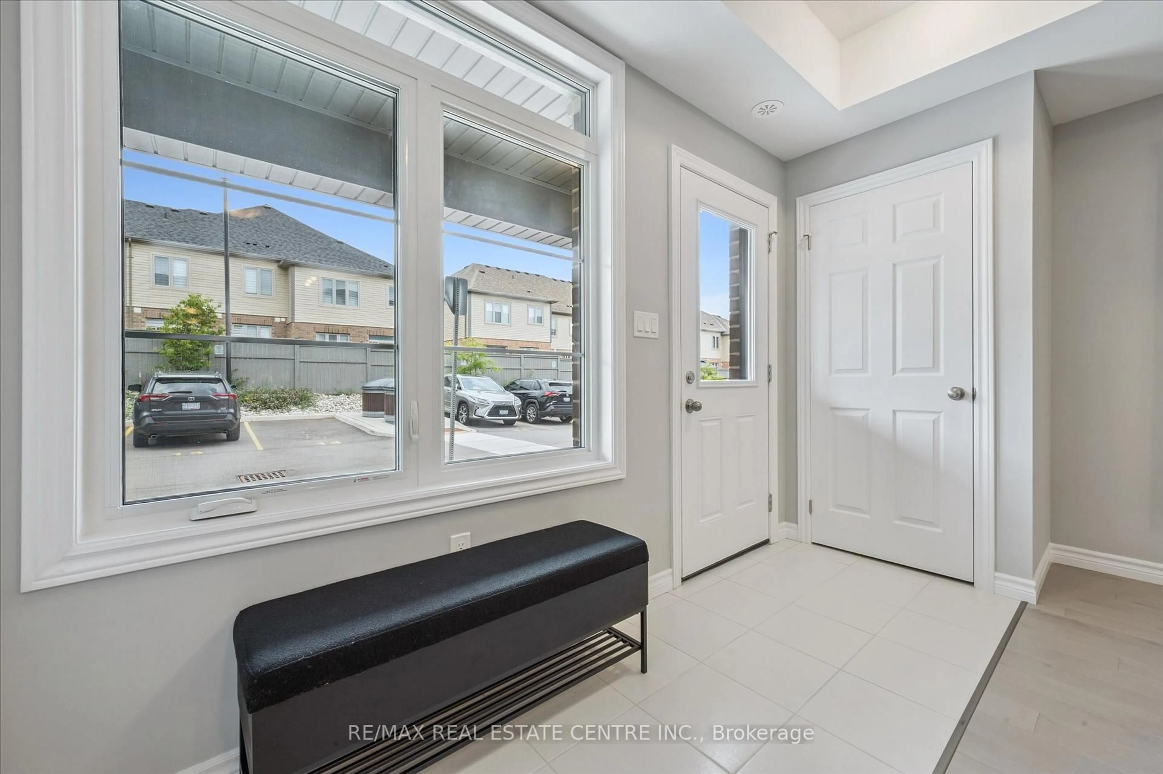 Indoor entryway for 30 Oat Lane, Kitchener Ontario N2R 0K1