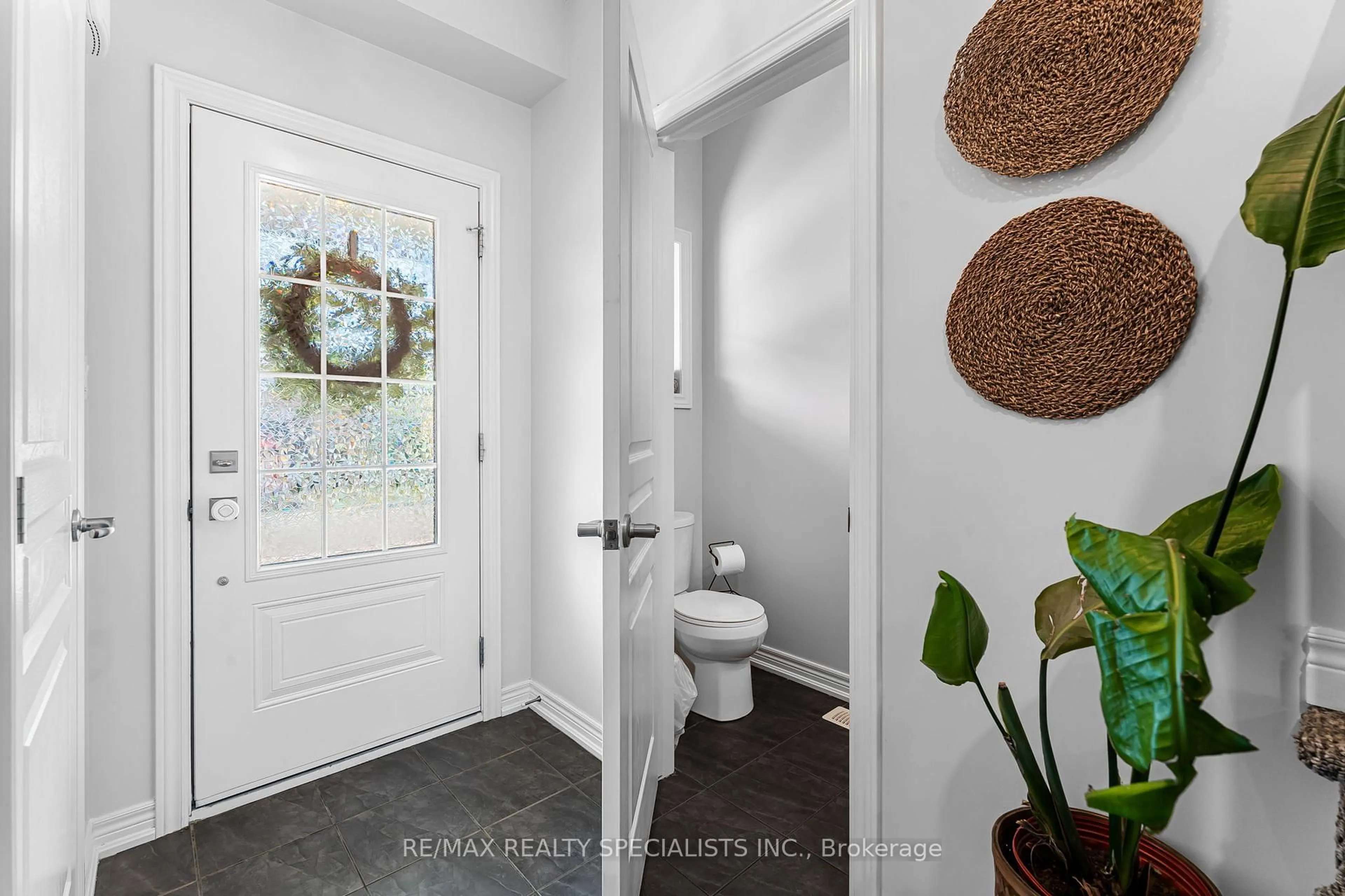 Indoor entryway for 75 Severino Circ, West Lincoln Ontario L0R 2A0