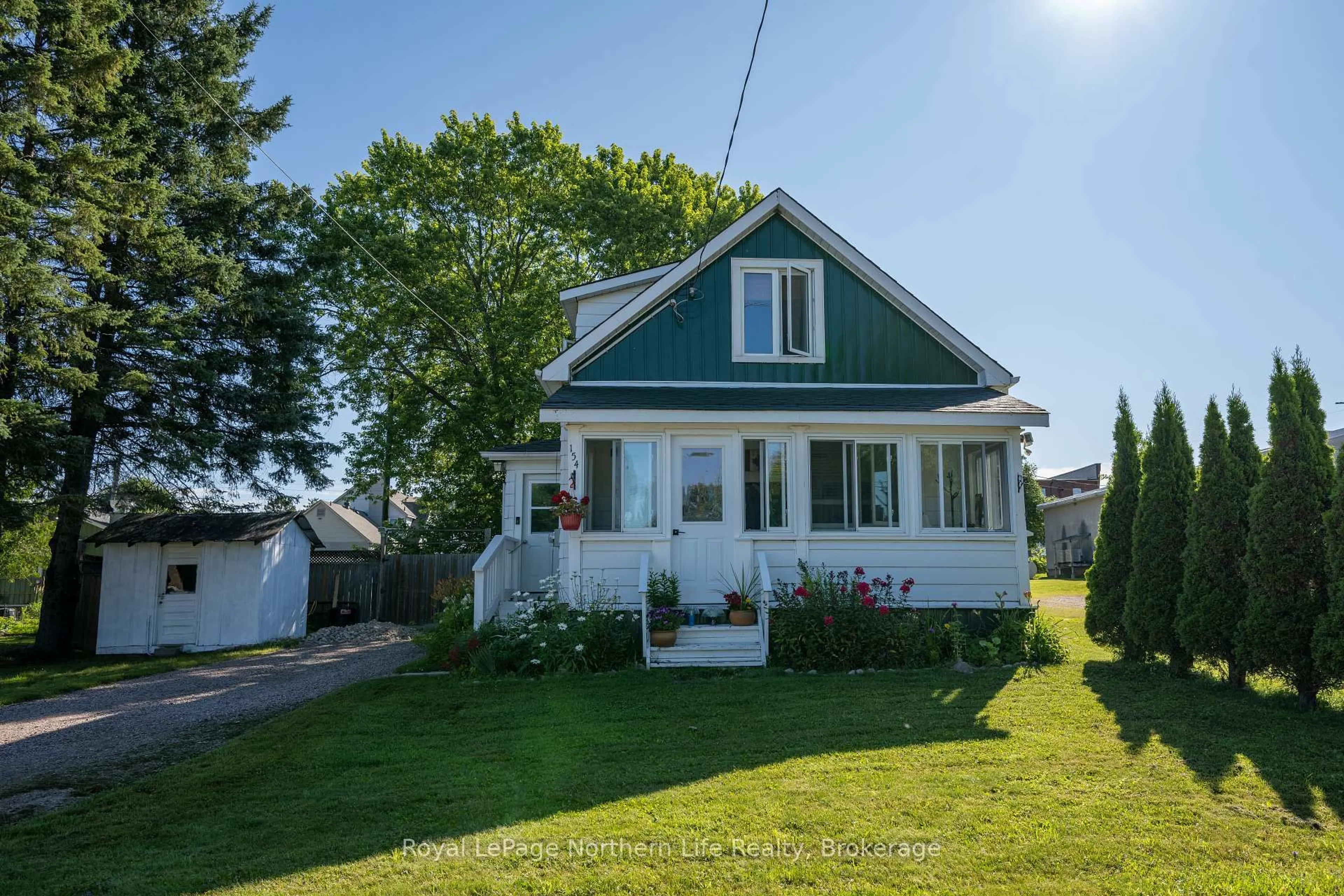 A pic from outside/outdoor area/front of a property/back of a property/a pic from drone, street for 154 Edward St, Powassan Ontario P0H 1Z0