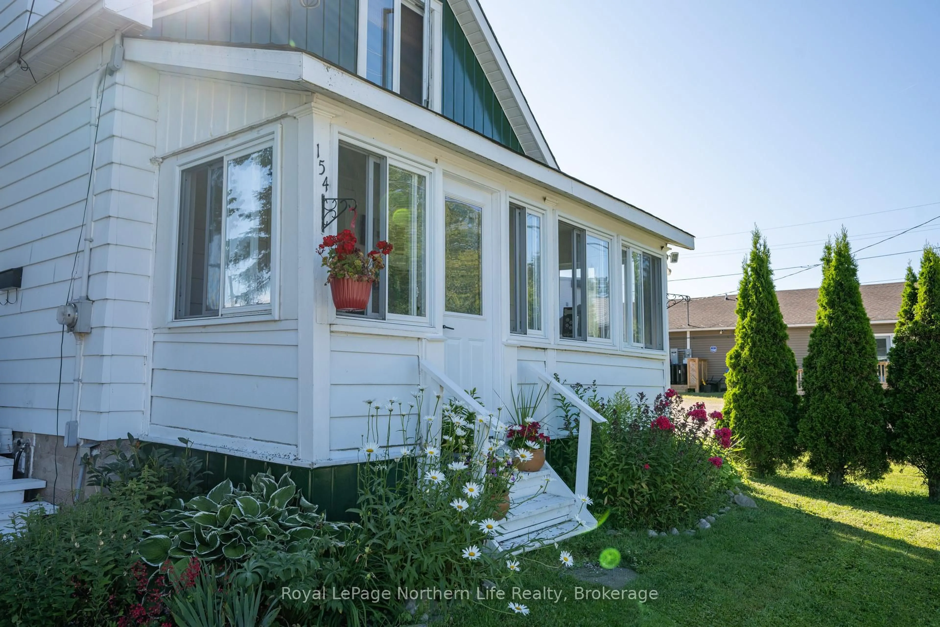 Home with vinyl exterior material, street for 154 Edward St, Powassan Ontario P0H 1Z0