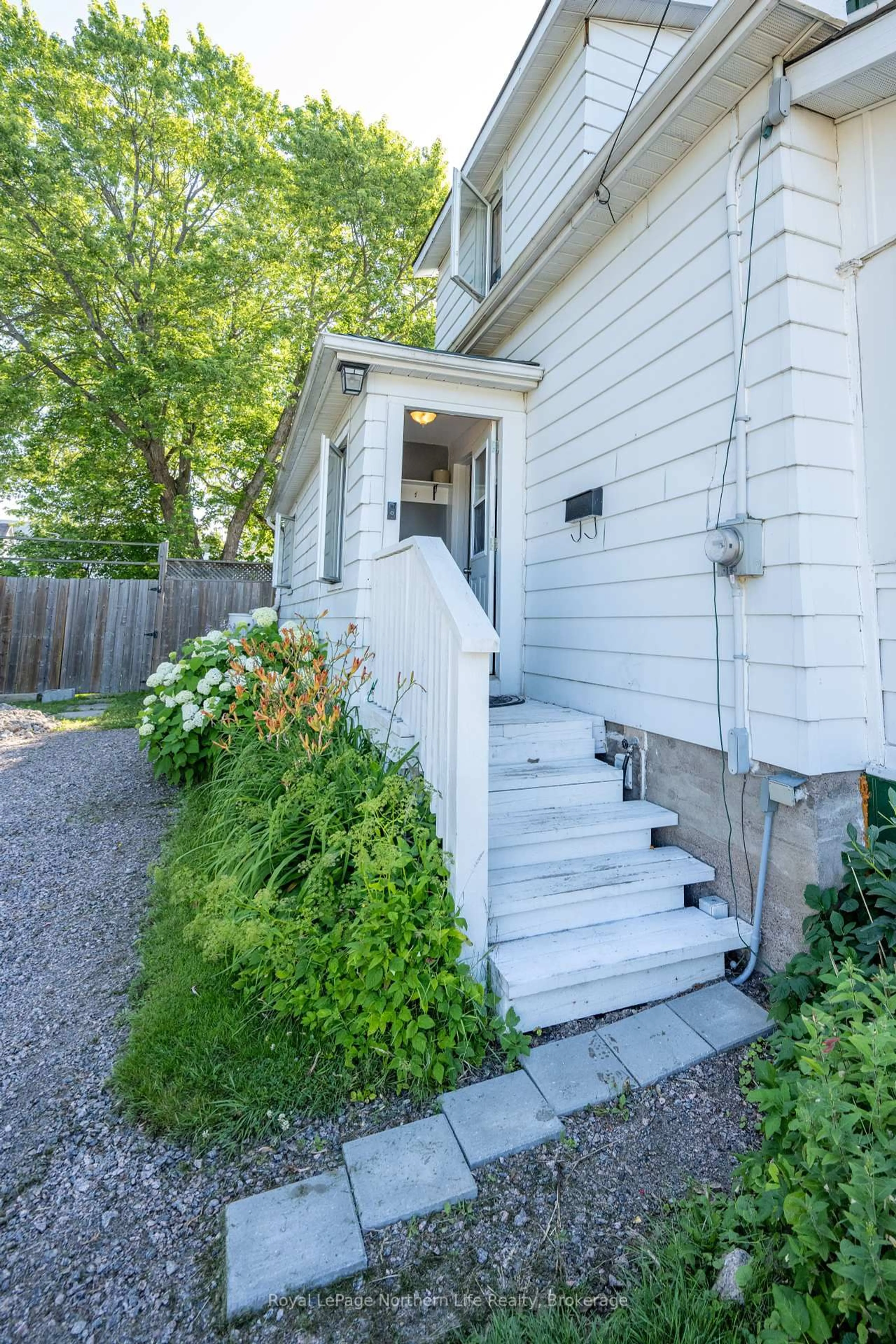 Unknown for 154 Edward St, Powassan Ontario P0H 1Z0