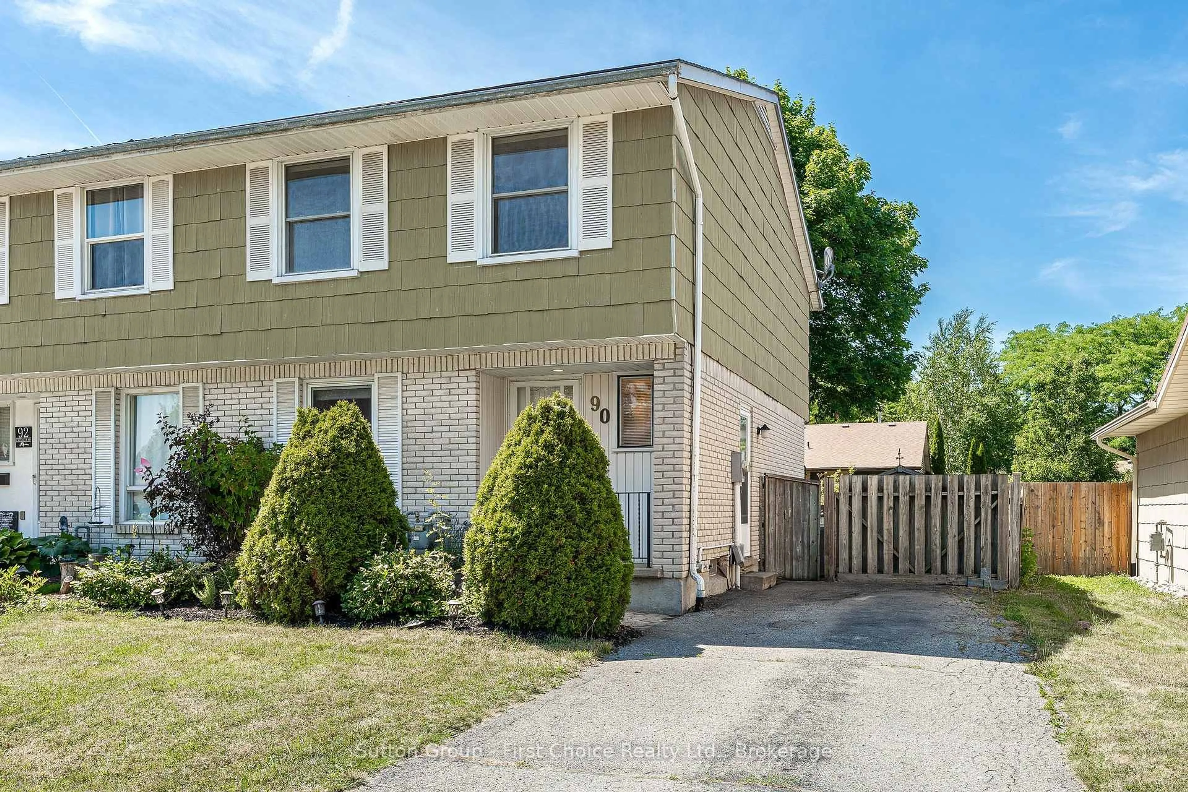 Home with vinyl exterior material, street for 90 Patricia Rd, Stratford Ontario N5A 1V4