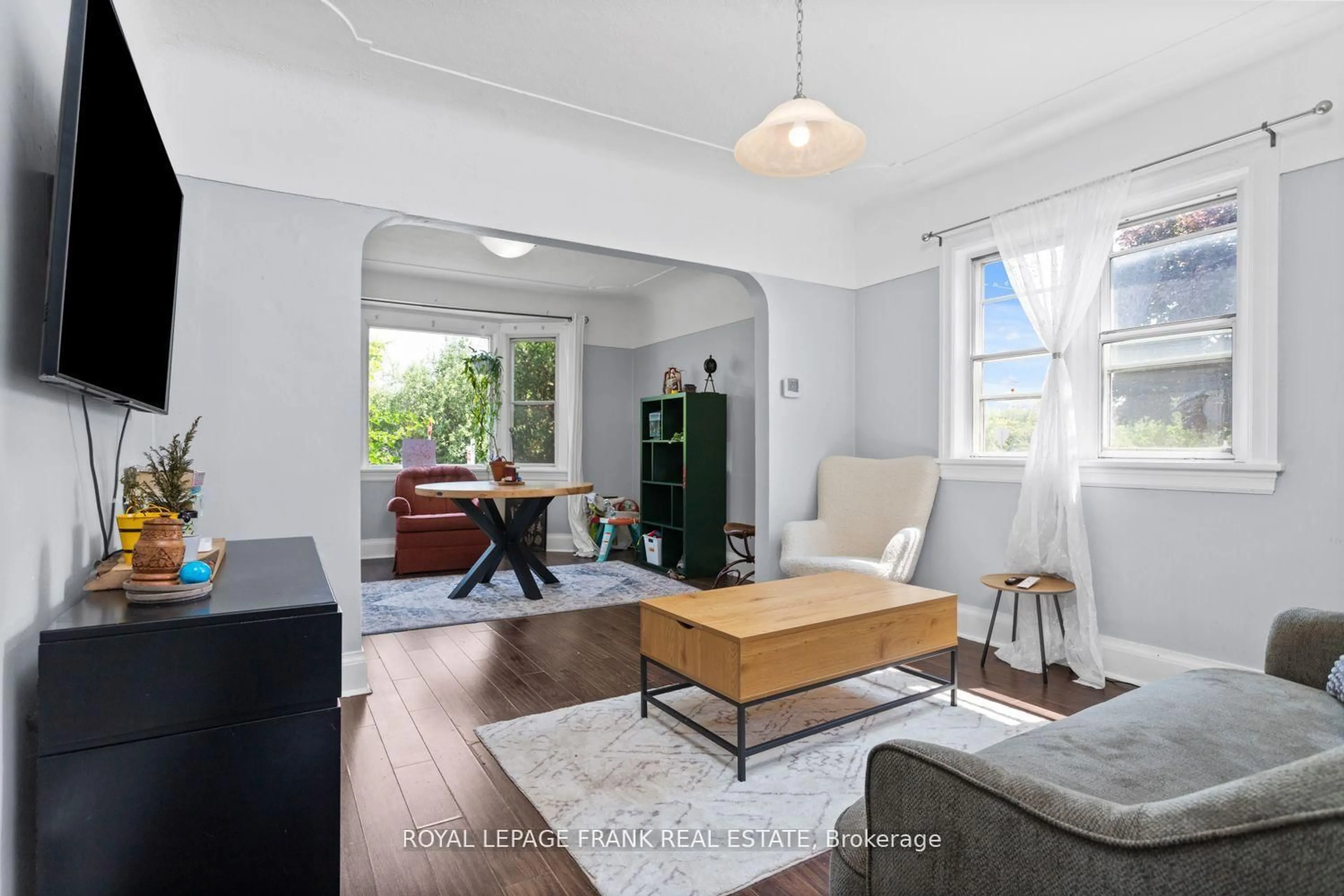 Living room with furniture, unknown for 542 Walmer Rd, Hamilton Ontario L8H 3E6