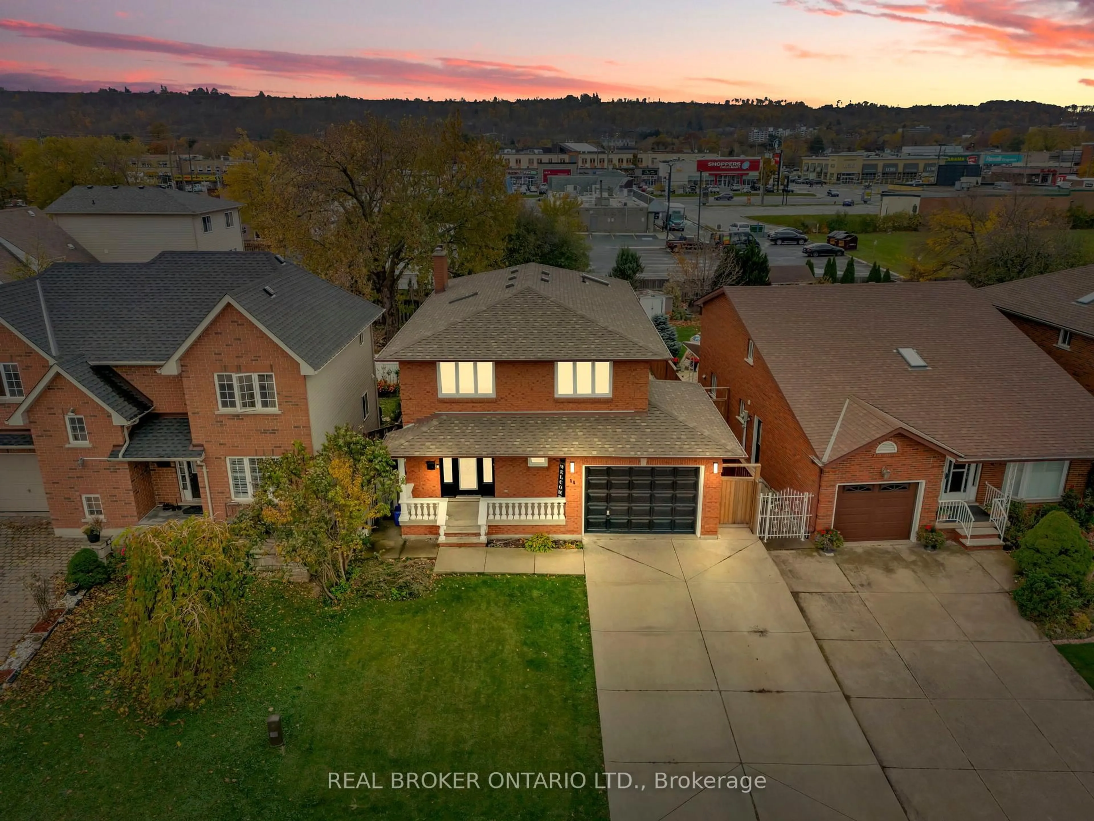 A pic from outside/outdoor area/front of a property/back of a property/a pic from drone, unknown for 14 Federal St, Hamilton Ontario L8E 4P7