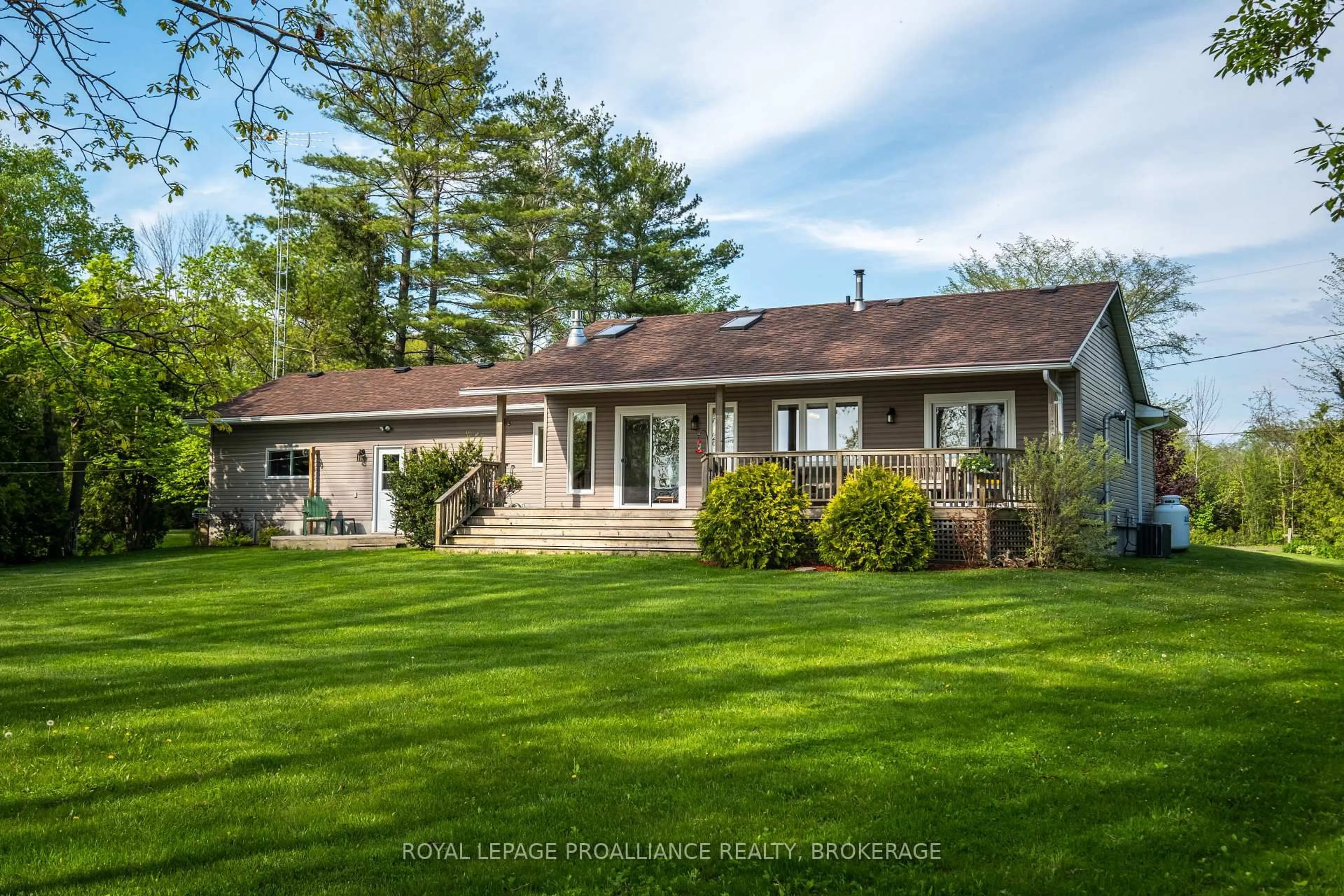 Home with vinyl exterior material, unknown for 14 Sunset Lane, Napanee Ontario K7R 3K7