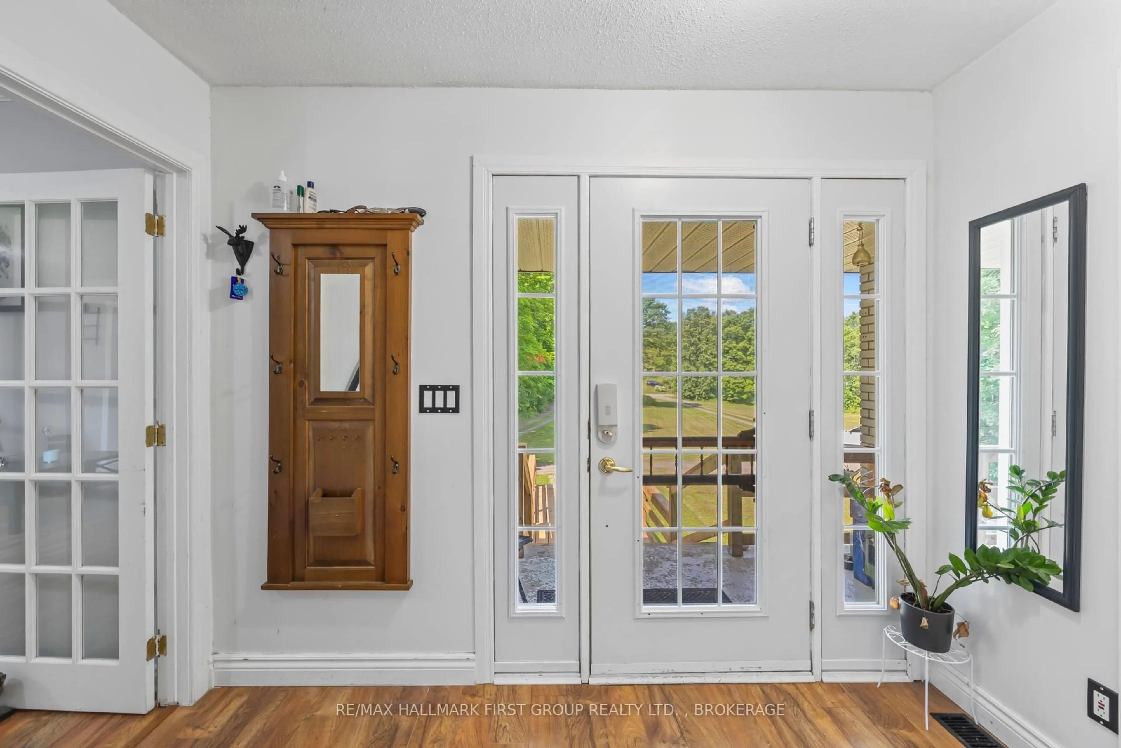 Indoor entryway for 1086 Moon Rd, Godfrey Ontario K0H 1T0
