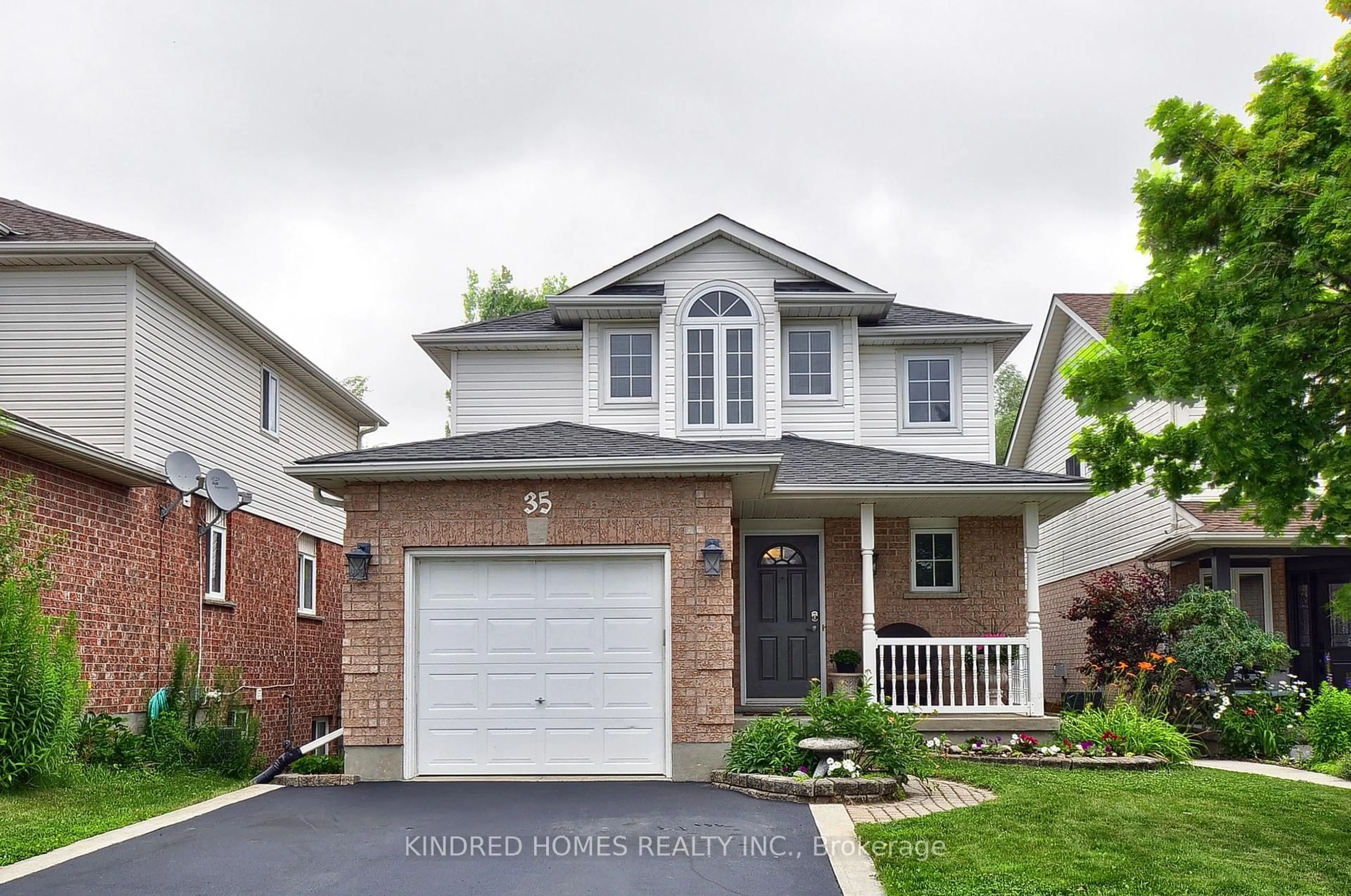 Home with brick exterior material, street for 35 Haddaway Crt, Cambridge Ontario N1T 1X5