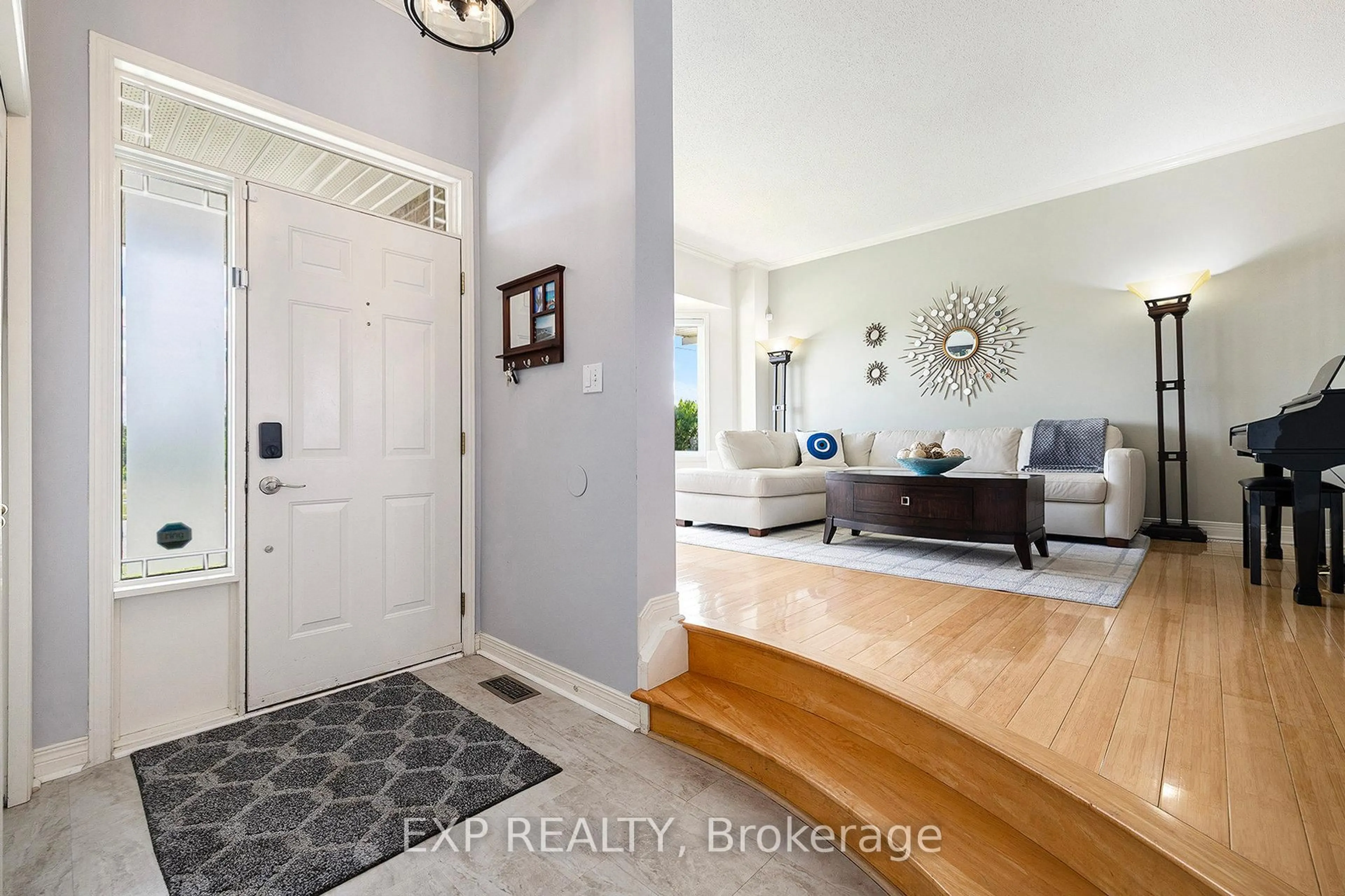 Indoor entryway for 184 Harbour View St, Ottawa Ontario K2G 7B4