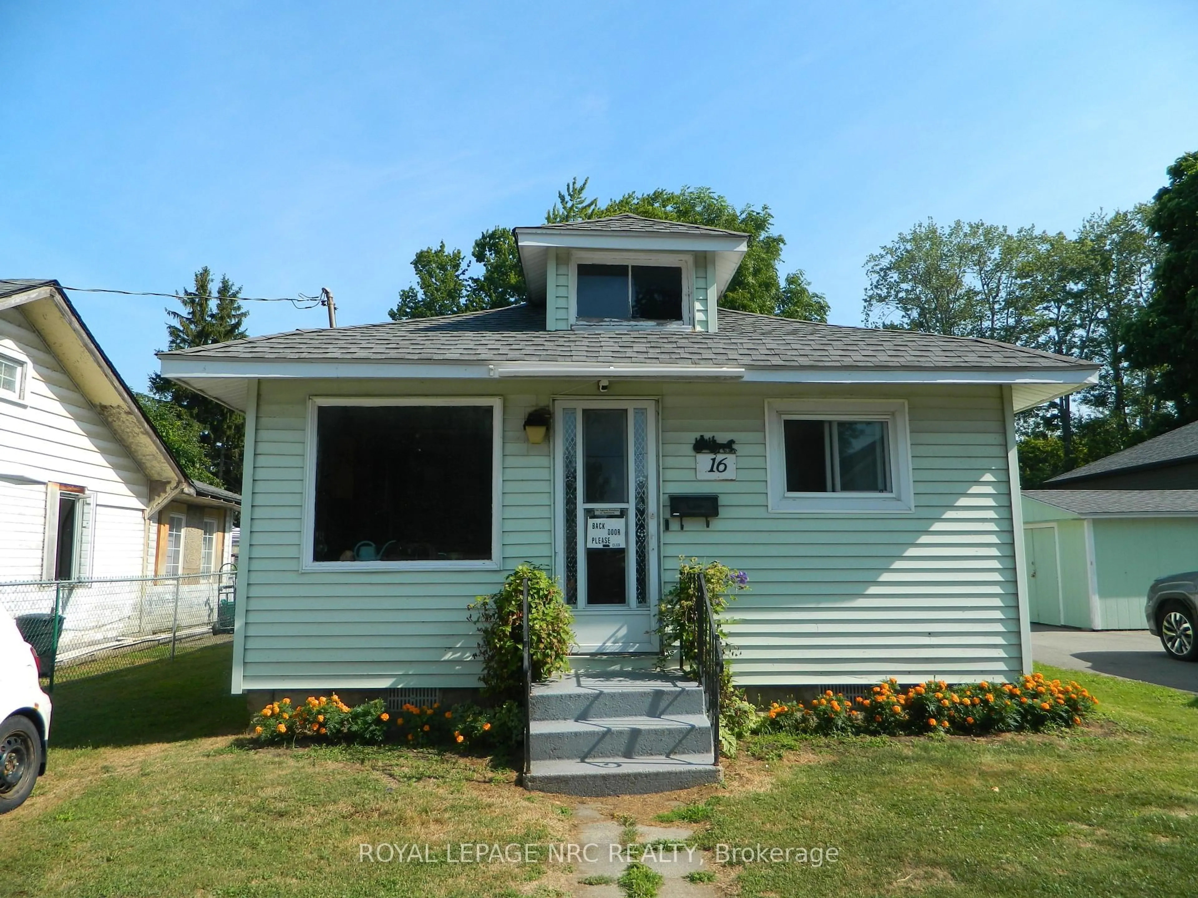 Home with vinyl exterior material, street for 16 CAMBRIDGE Rd, Fort Erie Ontario L0S 1B0