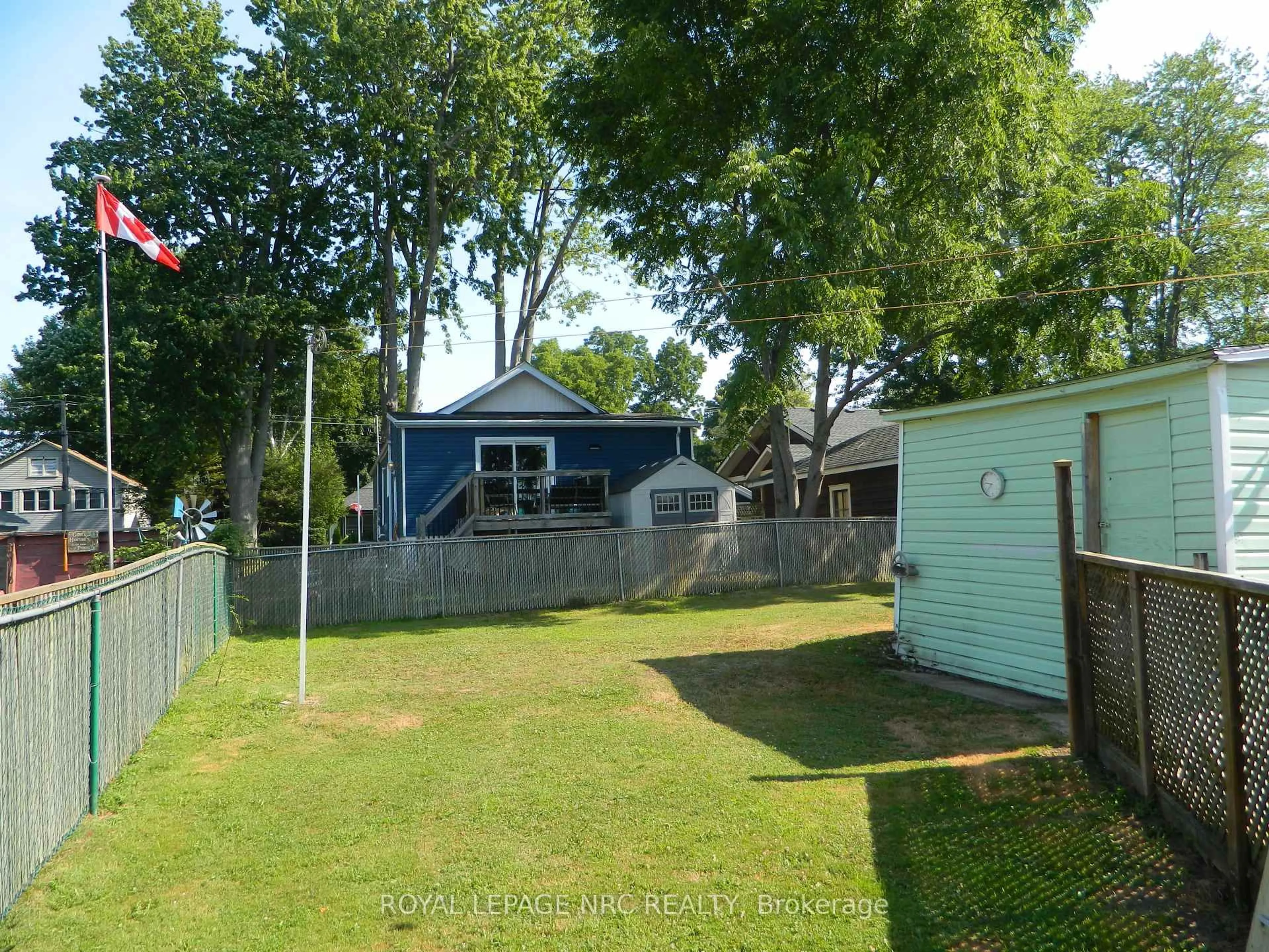 A pic from outside/outdoor area/front of a property/back of a property/a pic from drone, street for 16 CAMBRIDGE Rd, Fort Erie Ontario L0S 1B0