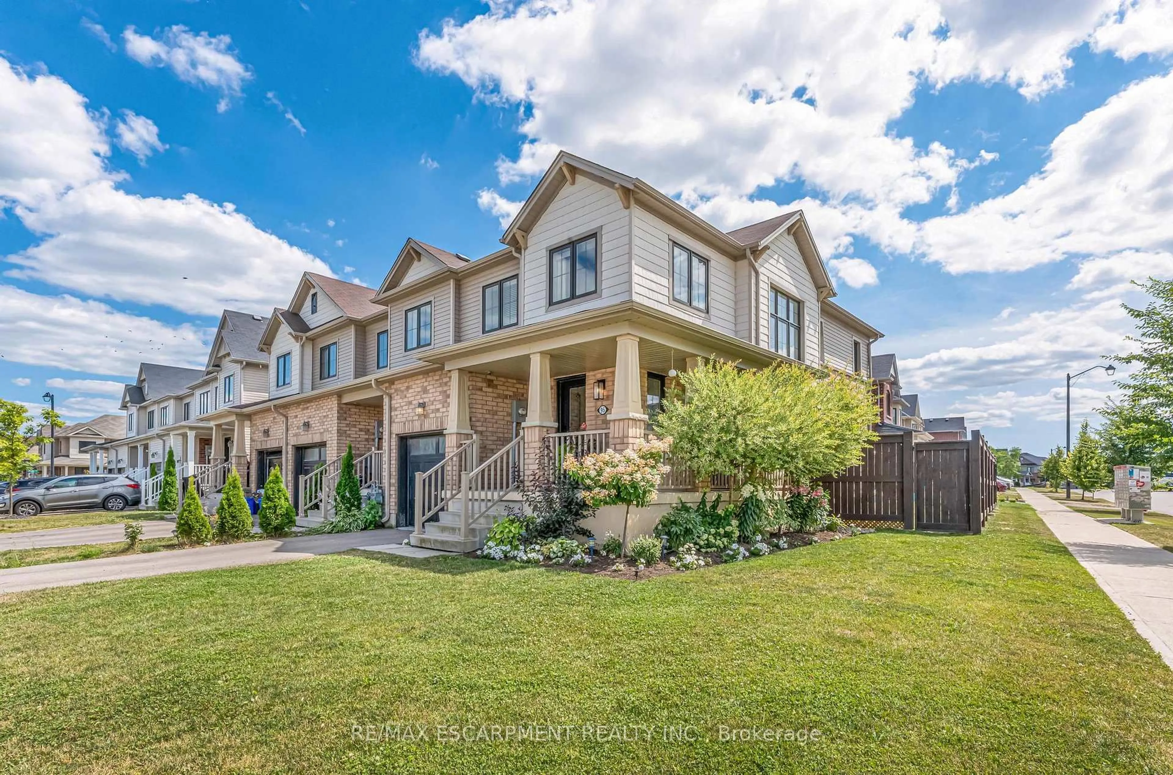 Home with brick exterior material, street for 95 Thompson Rd, Haldimand Ontario N3W 0B8