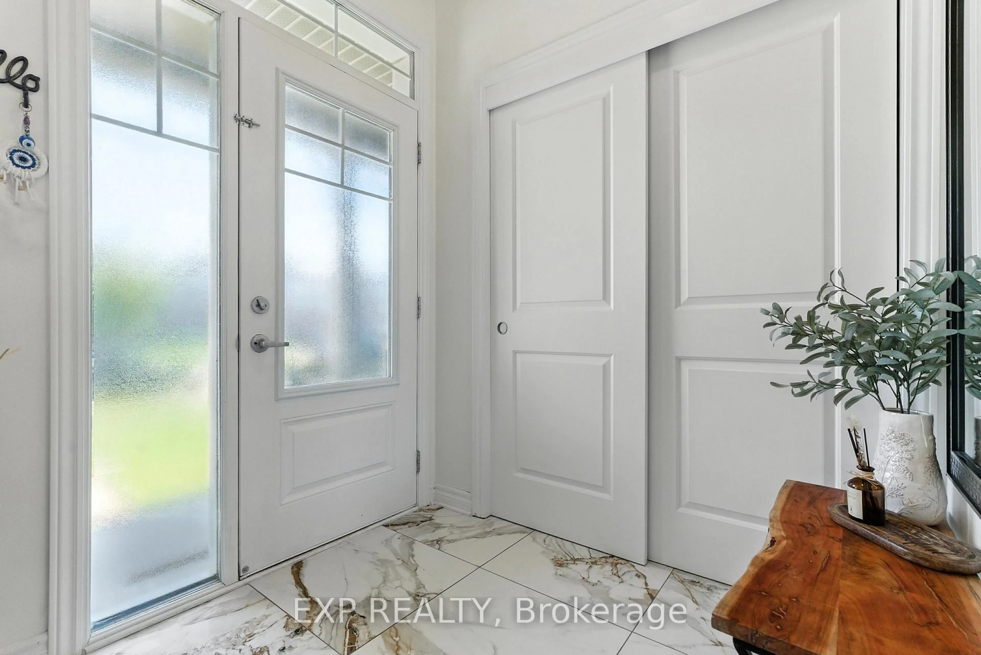 Indoor entryway for 127 Yellowcress Way, Orleans Ontario K4A 1C2