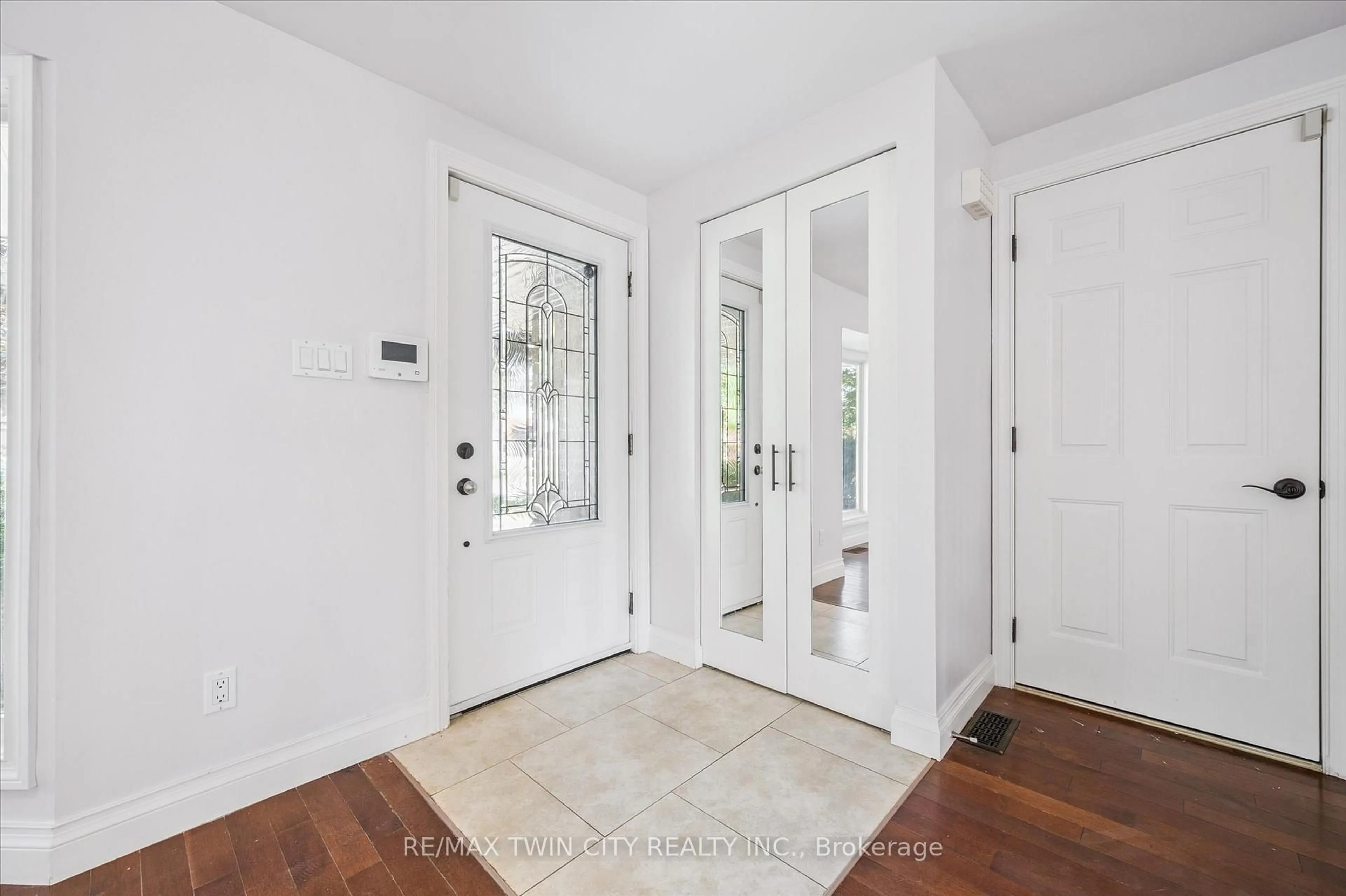 Indoor entryway for 95 COVINGTON Cres, Kitchener Ontario N2N 2X1