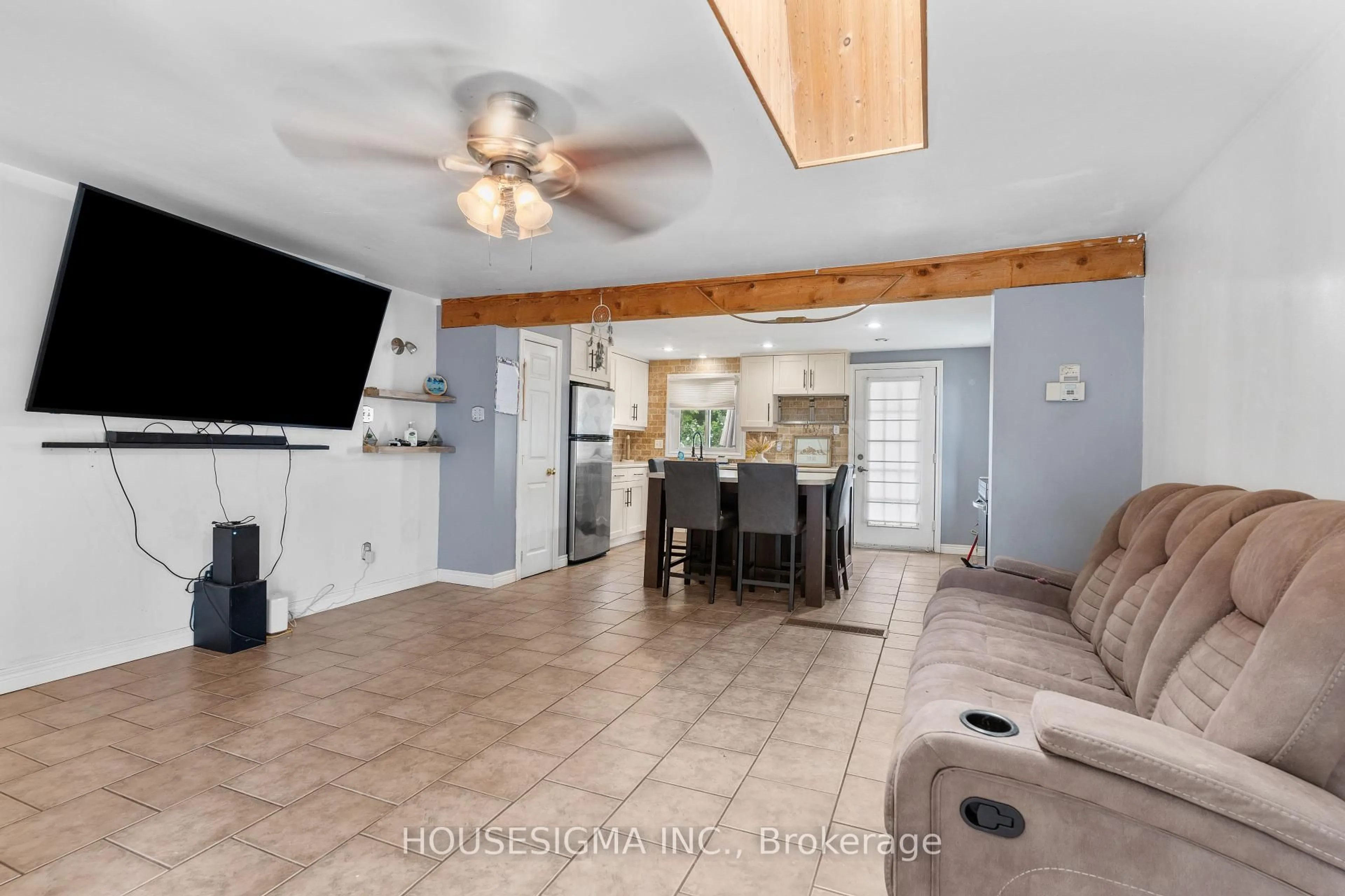 Open concept kitchen, ceramic/tile floor for 1289 Sorrel Rd, London East Ontario N5V 2N6