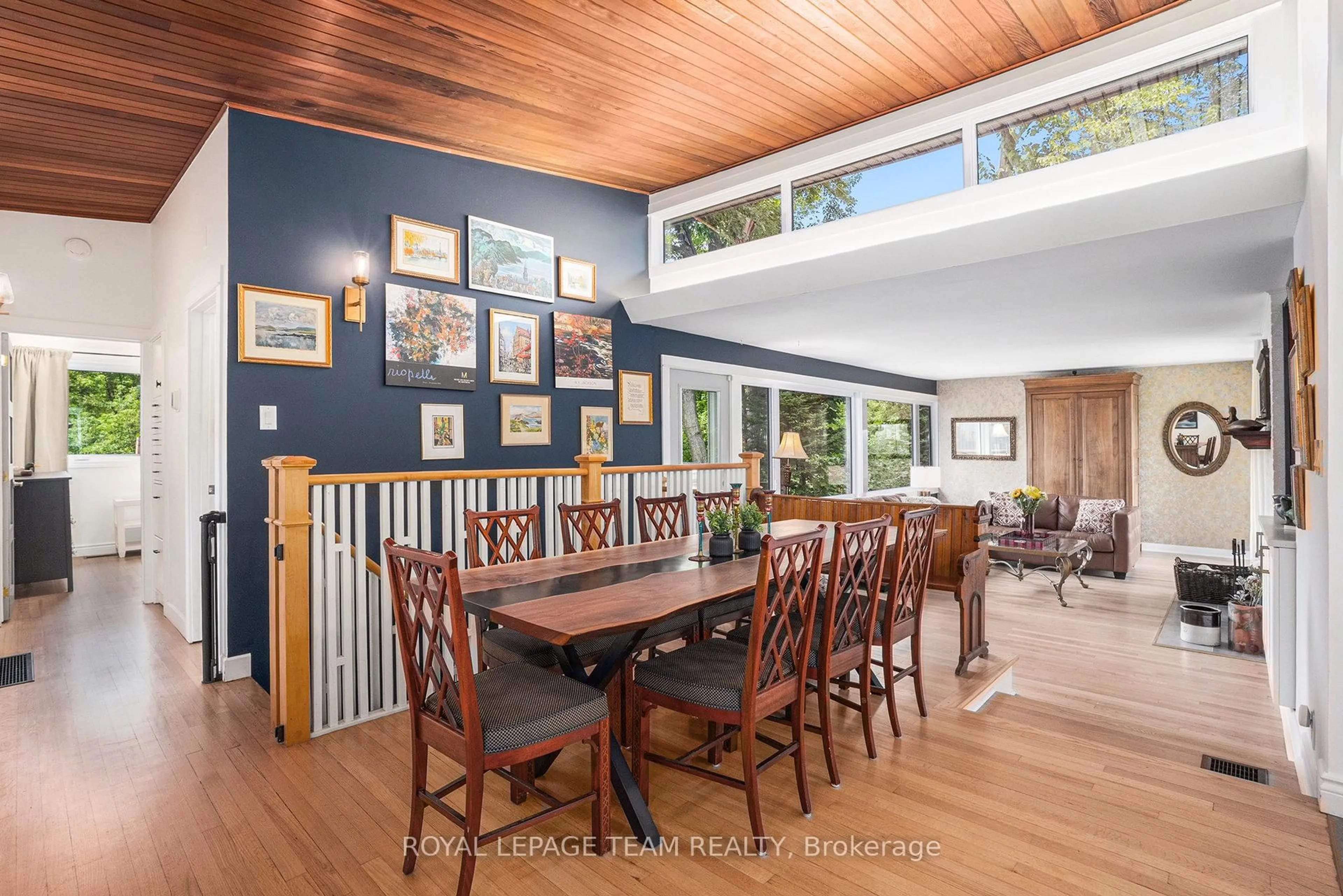 Dining room, wood/laminate floor for 19 Mary Dr, Ottawa Ontario K1V 1G9