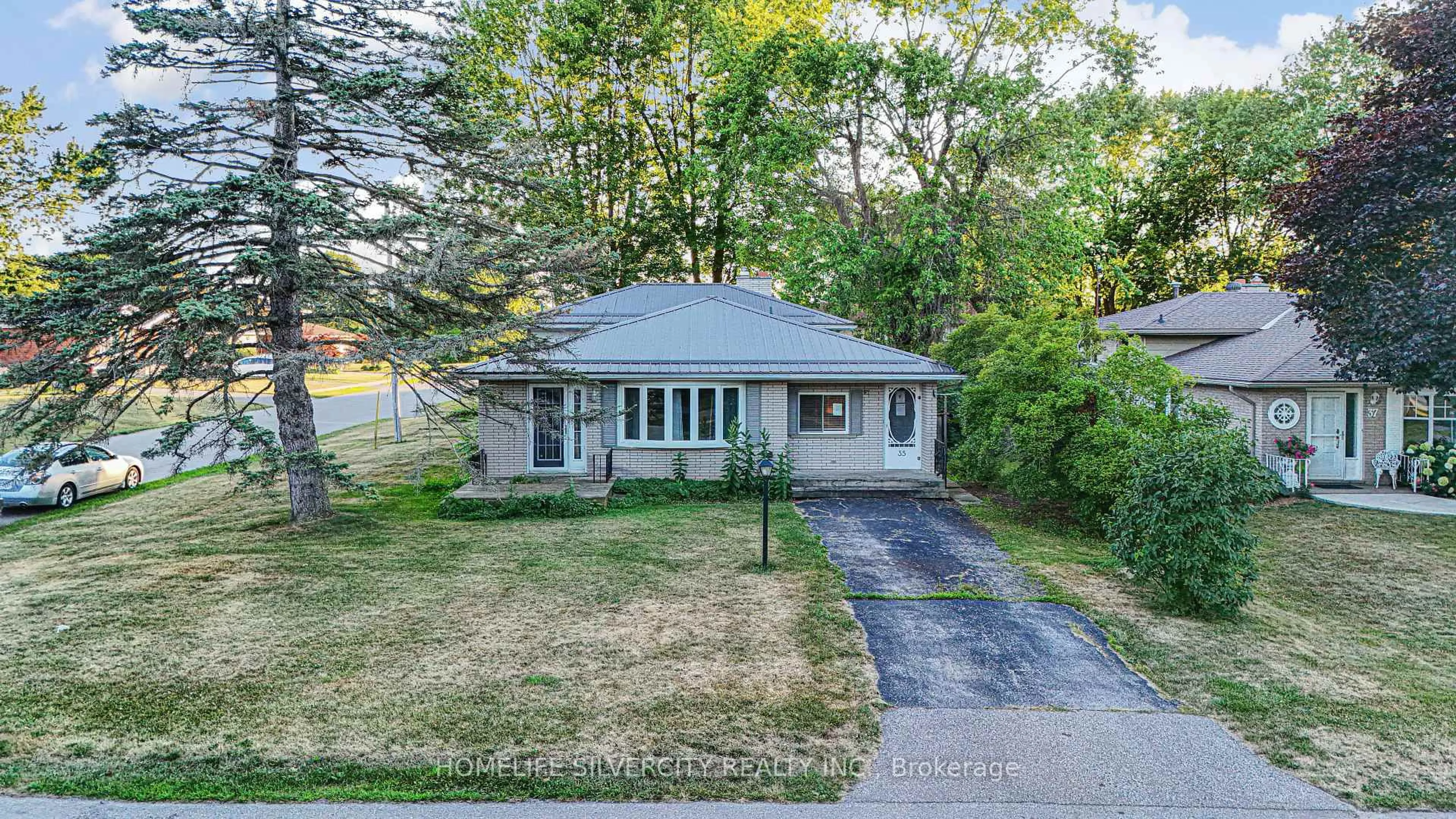 A pic from outside/outdoor area/front of a property/back of a property/a pic from drone, street for 35 Lynn Park Ave, Norfolk Ontario N0A 1N5