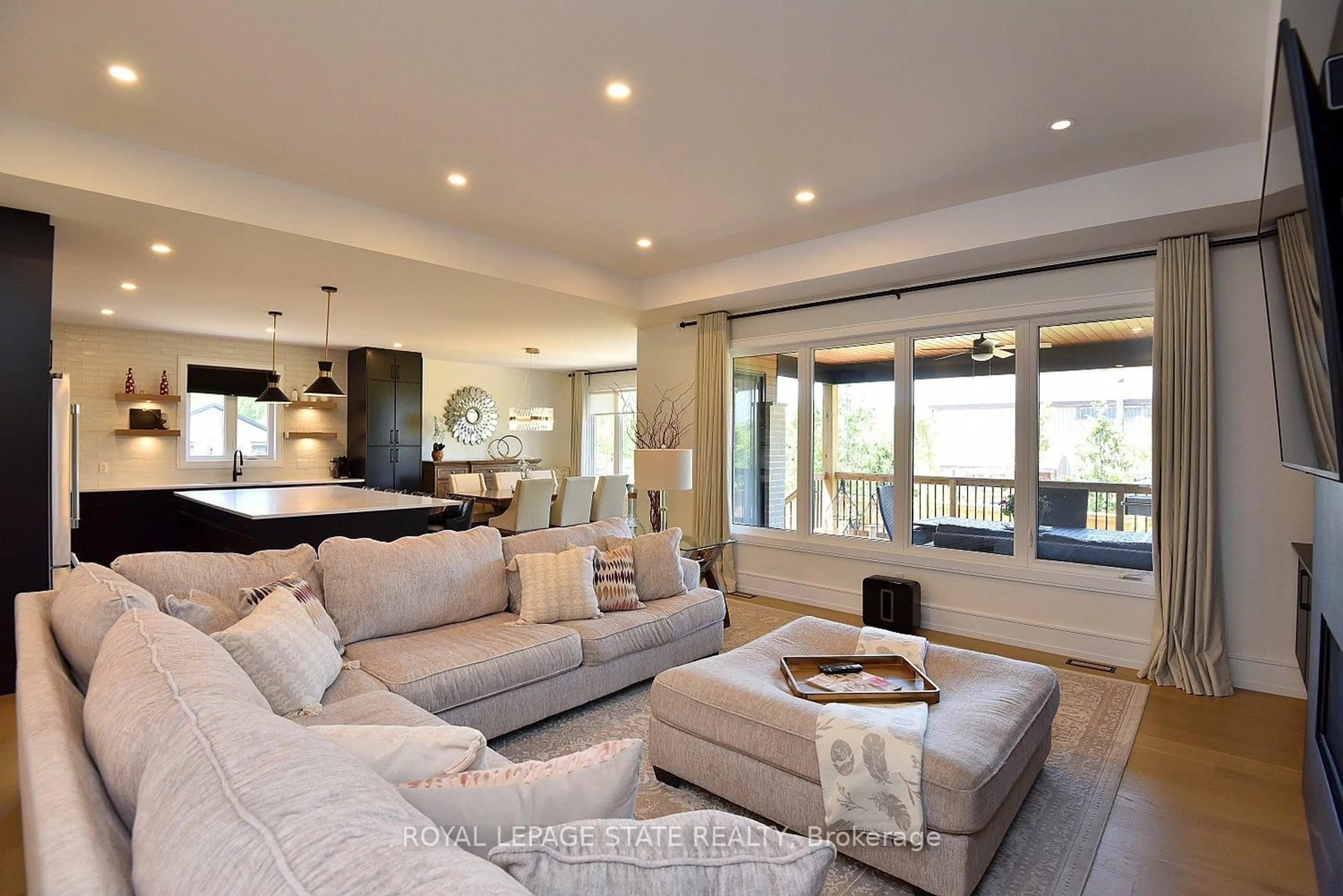 Living room with furniture, unknown for 3642 Vosburgh Pl, Lincoln Ontario L0R 1G0