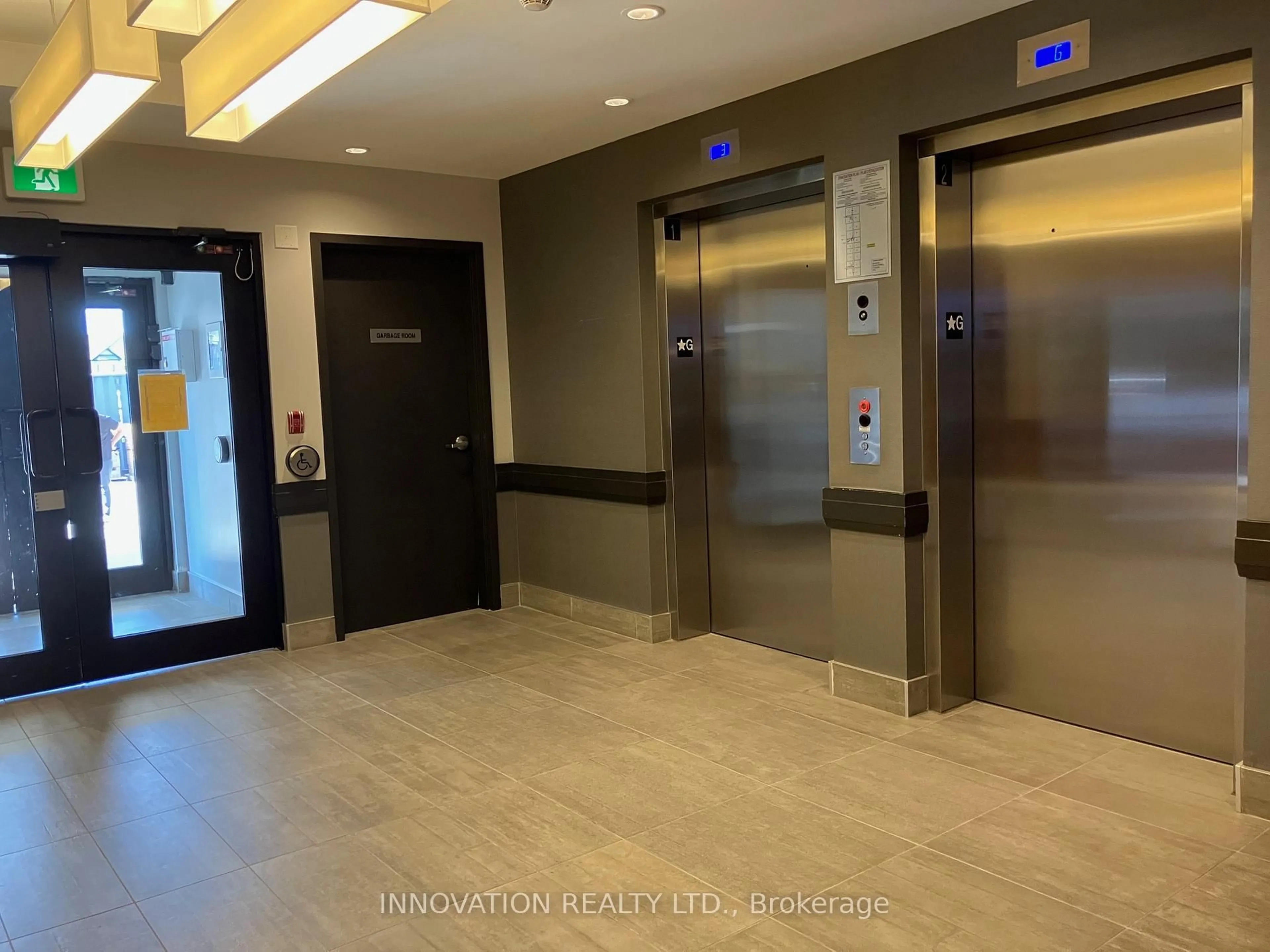 Indoor foyer for 120 Prestige Circ #116, Ottawa Ontario K4A 1B4