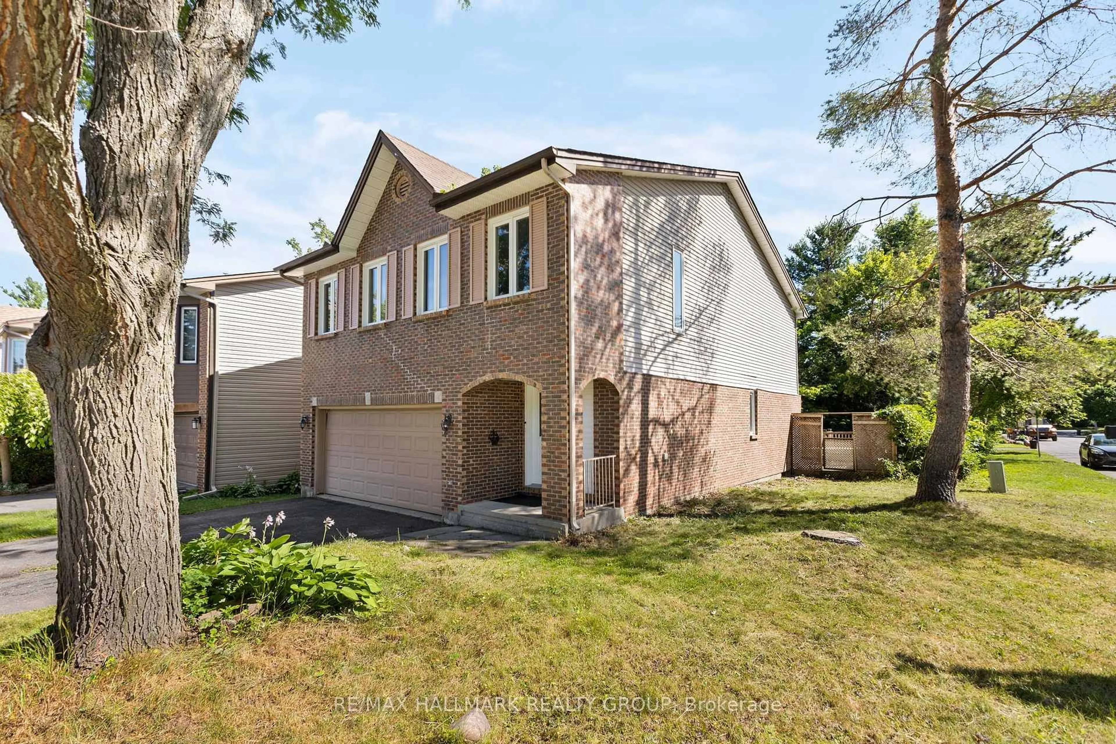 Home with brick exterior material, street for 2 Hackett St, Ottawa Ontario K1V 0P8