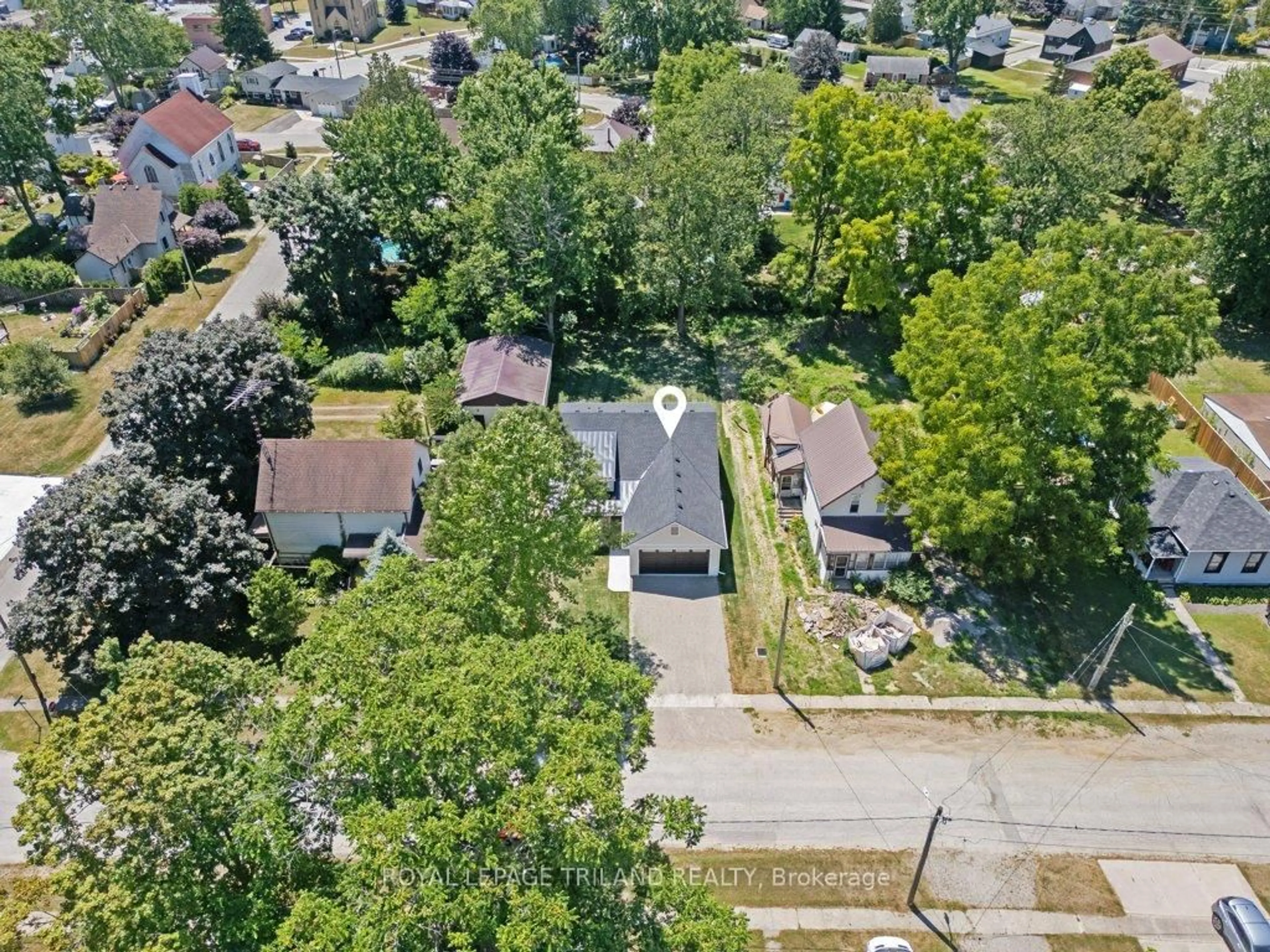 A pic from outside/outdoor area/front of a property/back of a property/a pic from drone, street for 212 Nancy St, Dutton/Dunwich Ontario N0L 1J0
