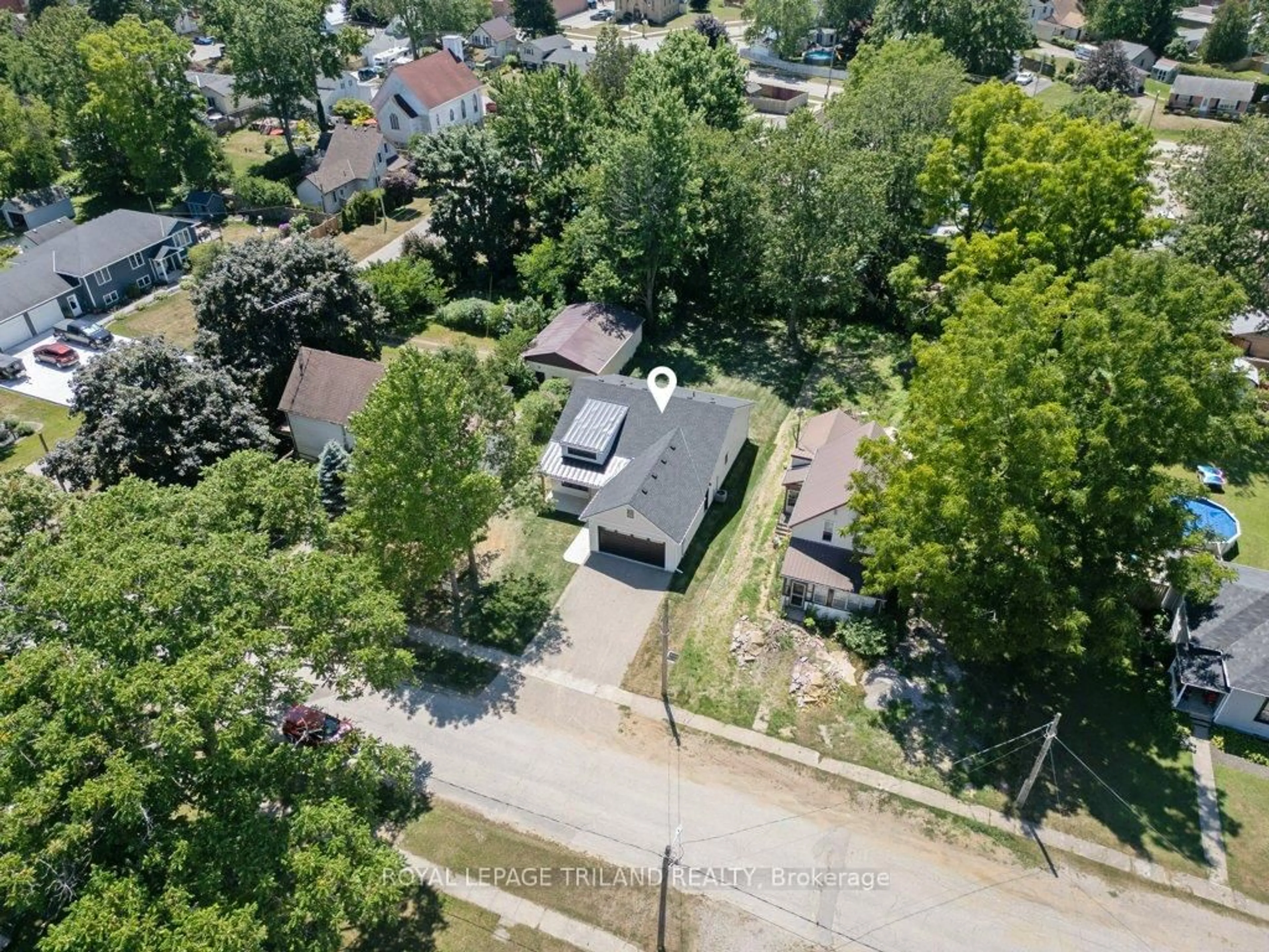 A pic from outside/outdoor area/front of a property/back of a property/a pic from drone, street for 212 Nancy St, Dutton/Dunwich Ontario N0L 1J0