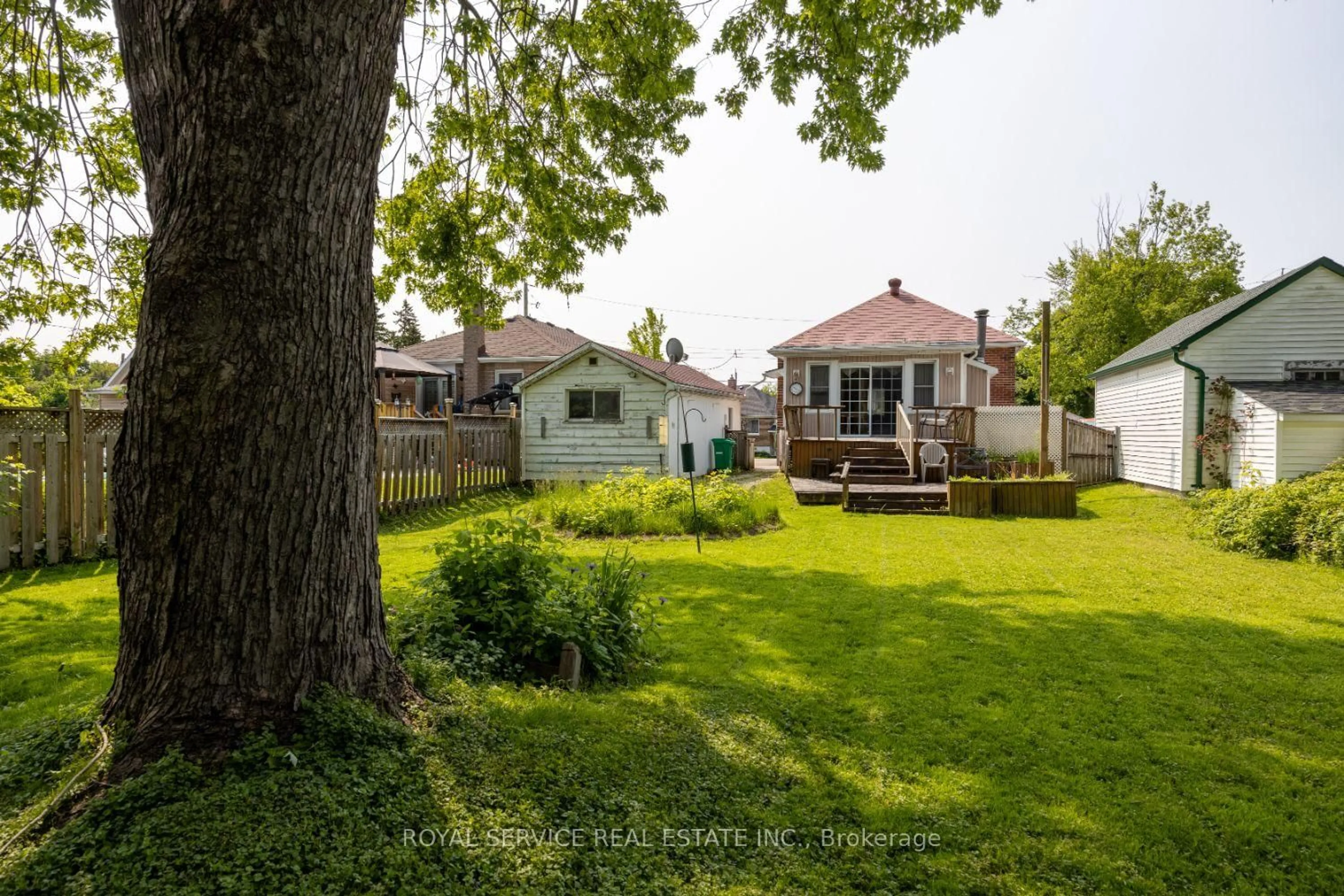 A pic from outside/outdoor area/front of a property/back of a property/a pic from drone, street for 388 Dublin St, Peterborough Central Ontario K9H 3C9