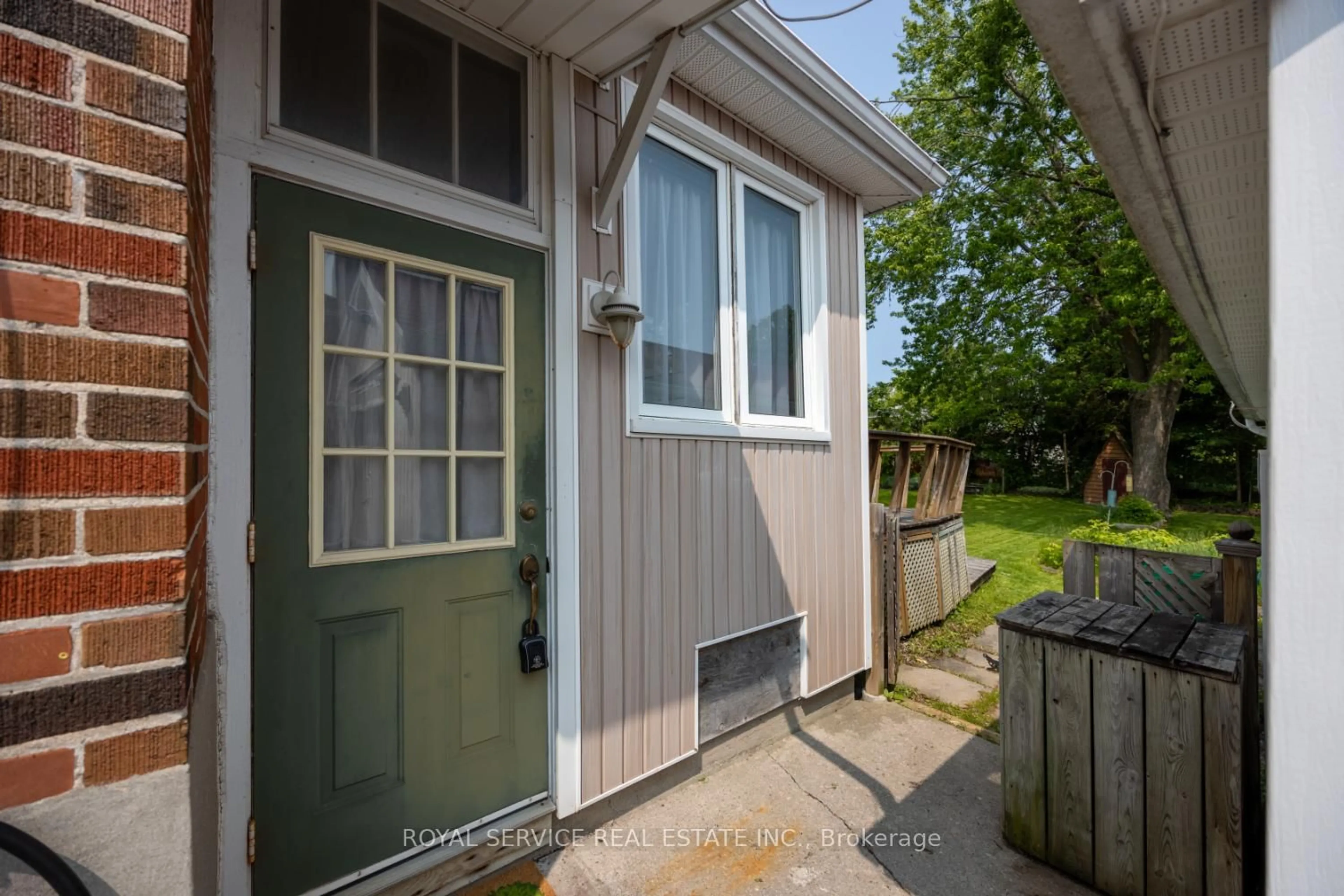 Patio, street for 388 Dublin St, Peterborough Central Ontario K9H 3C9