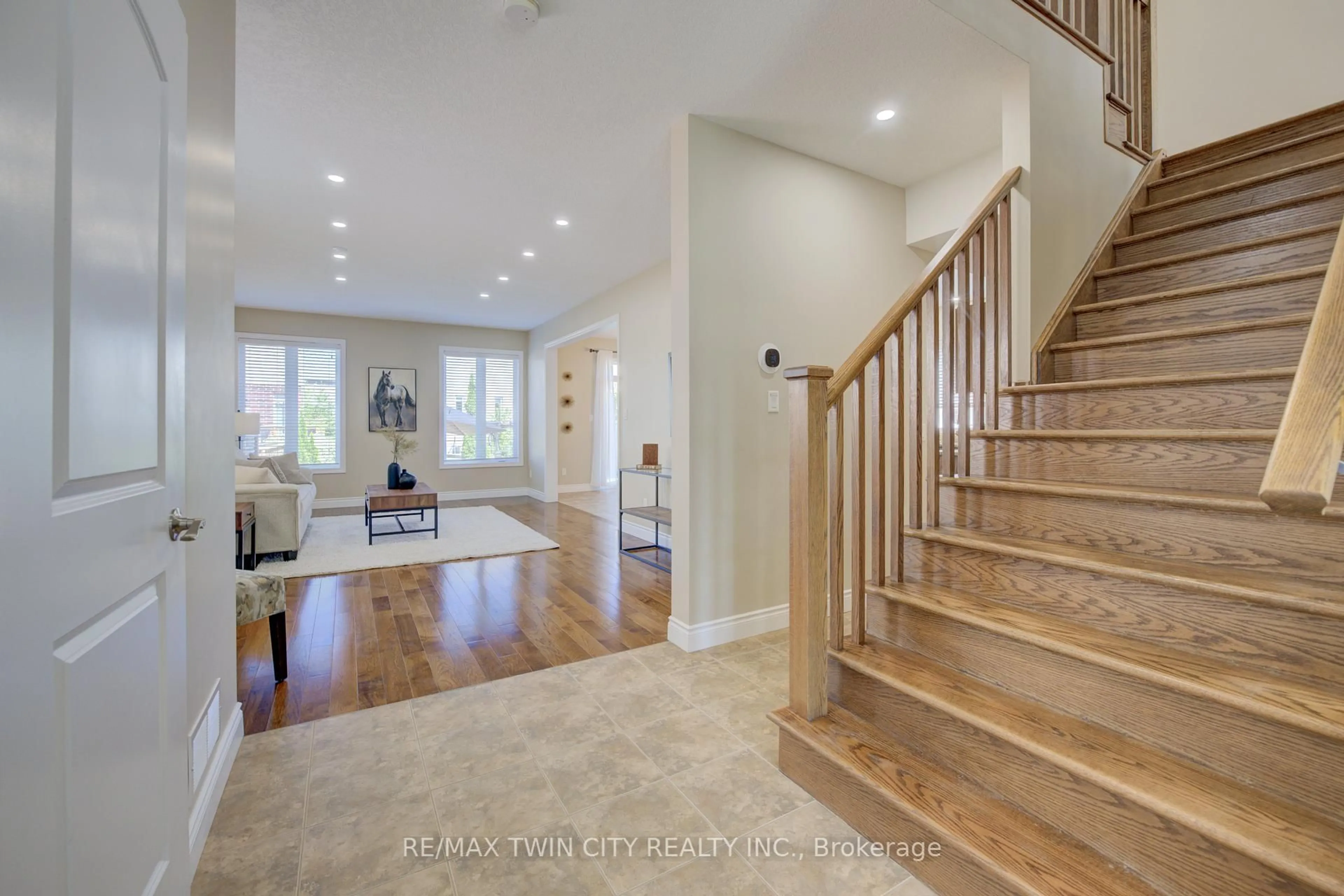 Indoor entryway for 304 Westpark Cres, Waterloo Ontario N2T 0A4